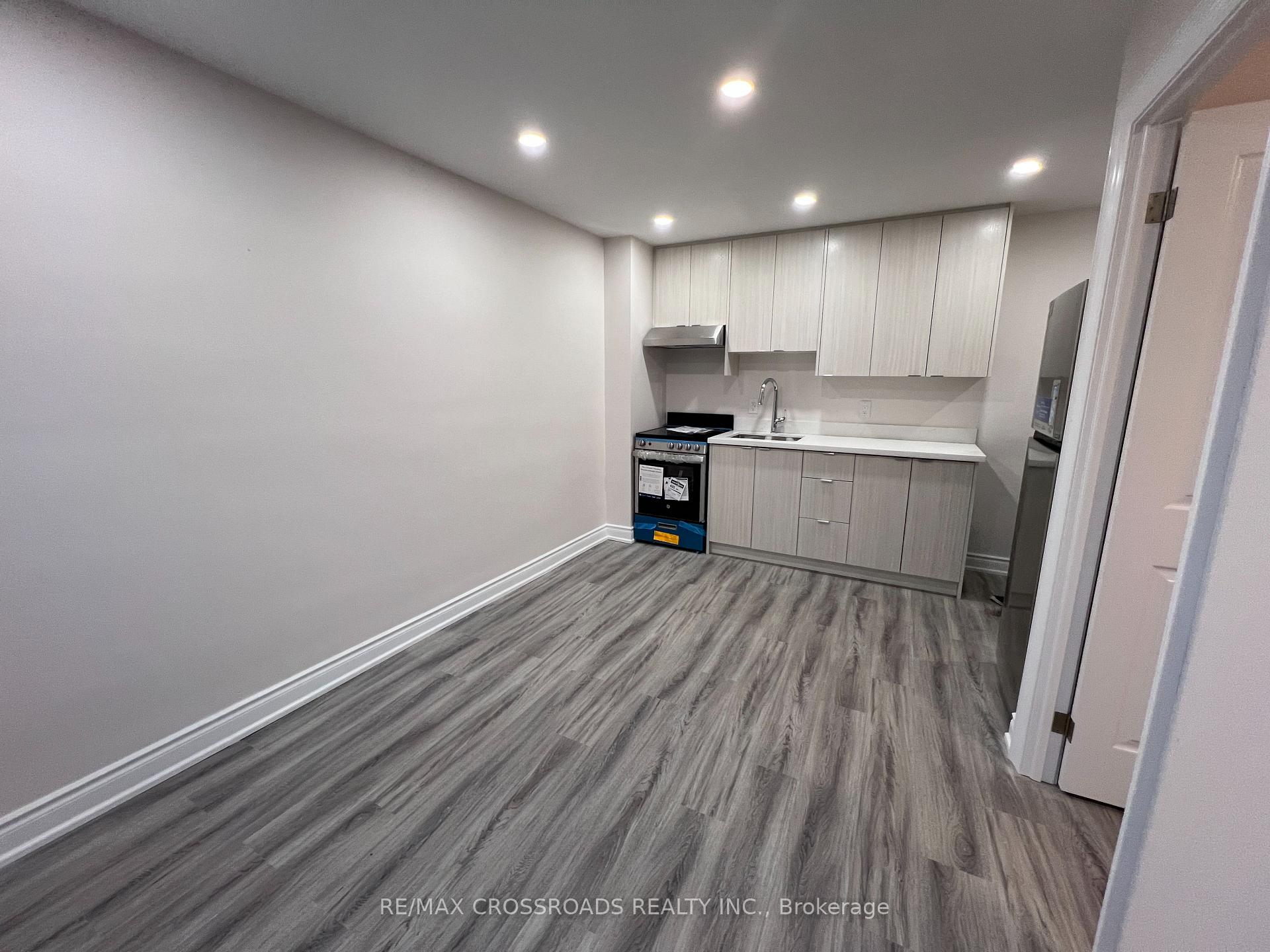 Photo 4 of Unit APT 1, 1324B Gerrard Street E, Toronto, Greenwood-Coxwell — HOMEH
