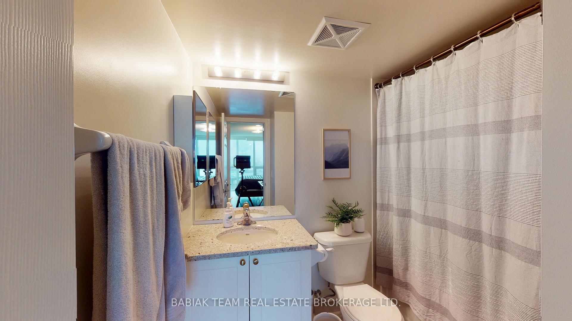 Photo 17 of Unit 1015, 25 Lower Simcoe Street N, Toronto, Waterfront Communities — HOMEH