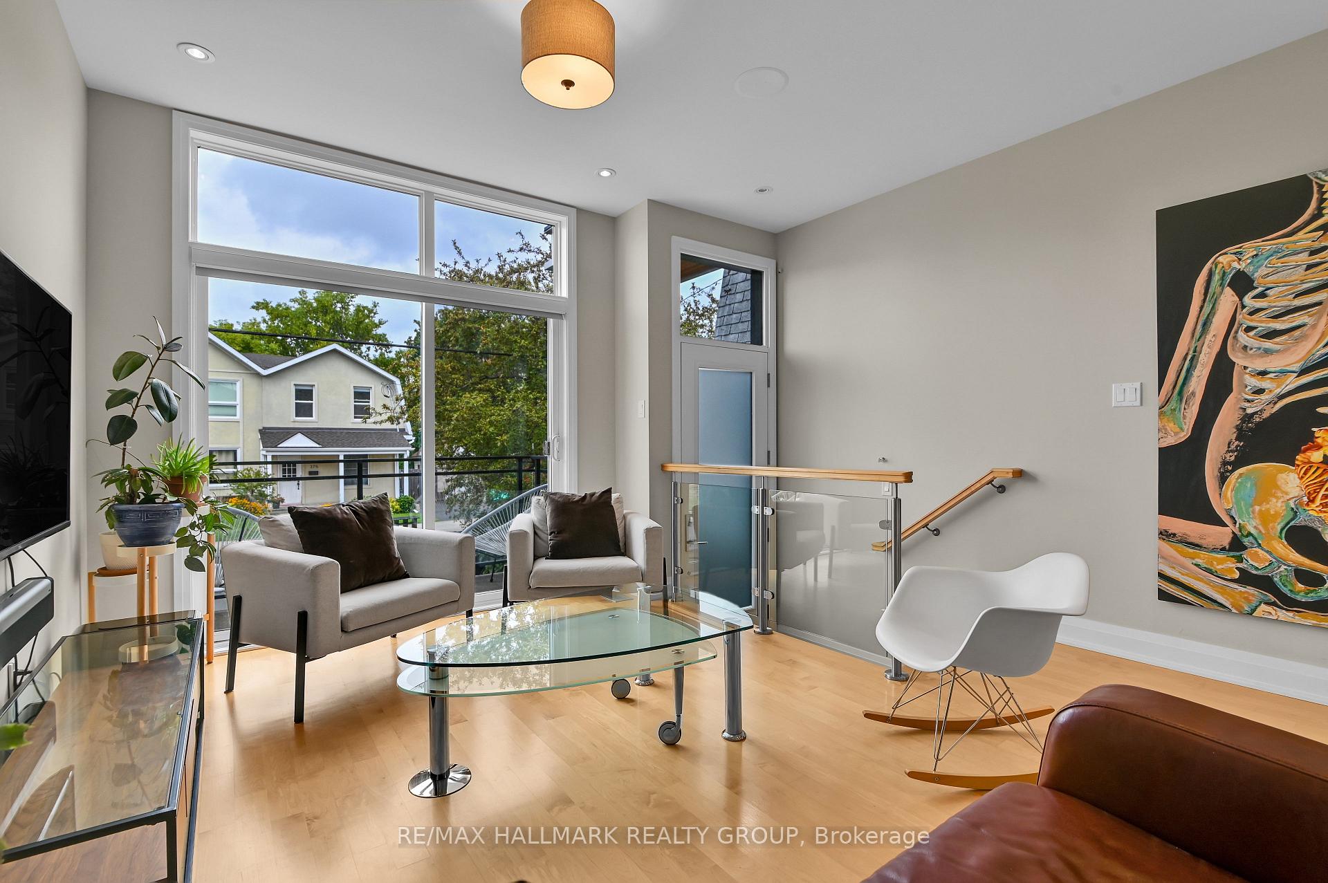 Photo 5 of 376A Wilmont Avenue, Ottawa, Westboro West — HOMEH