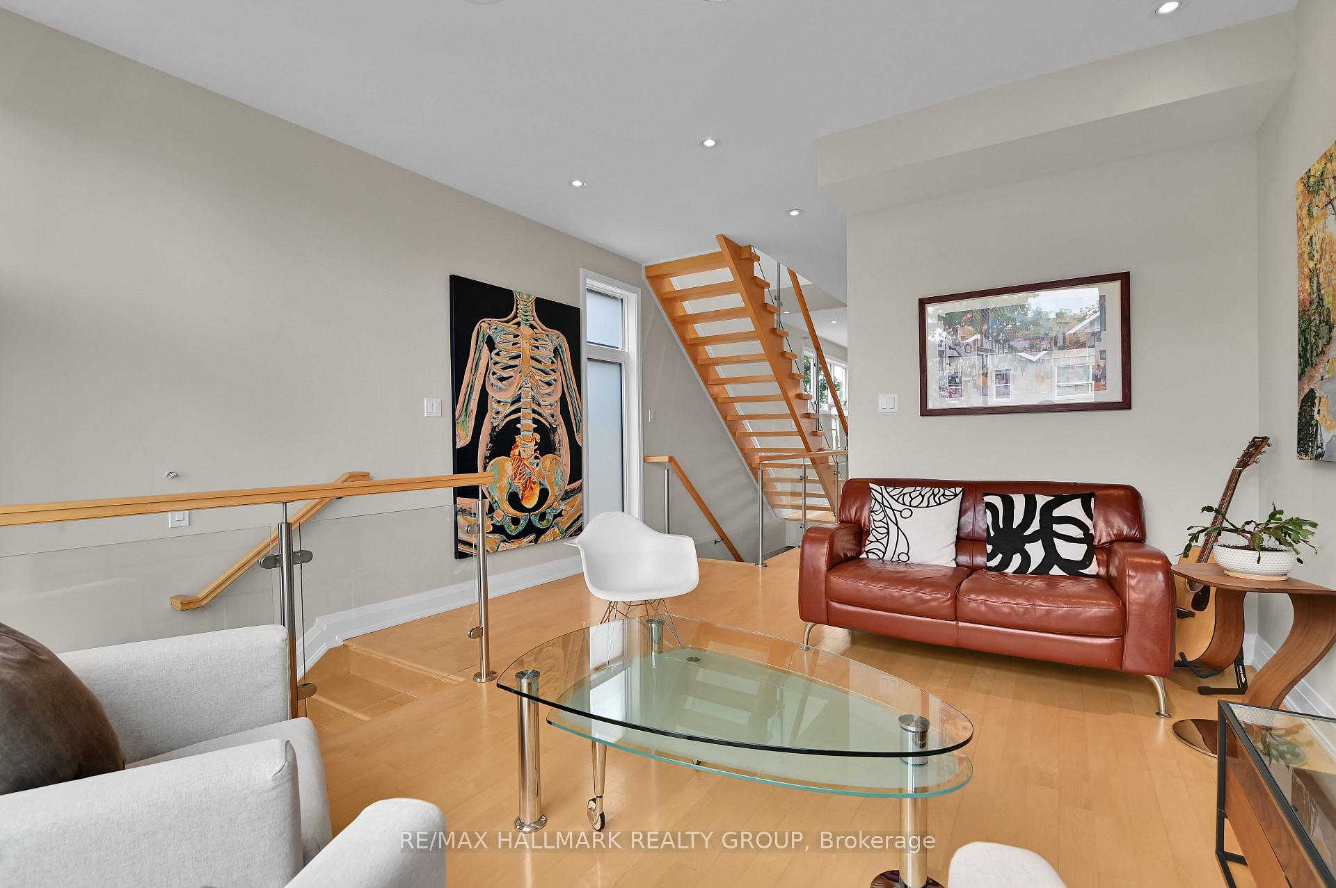 Photo 6 of 376A Wilmont Avenue, Ottawa, Westboro West — HOMEH