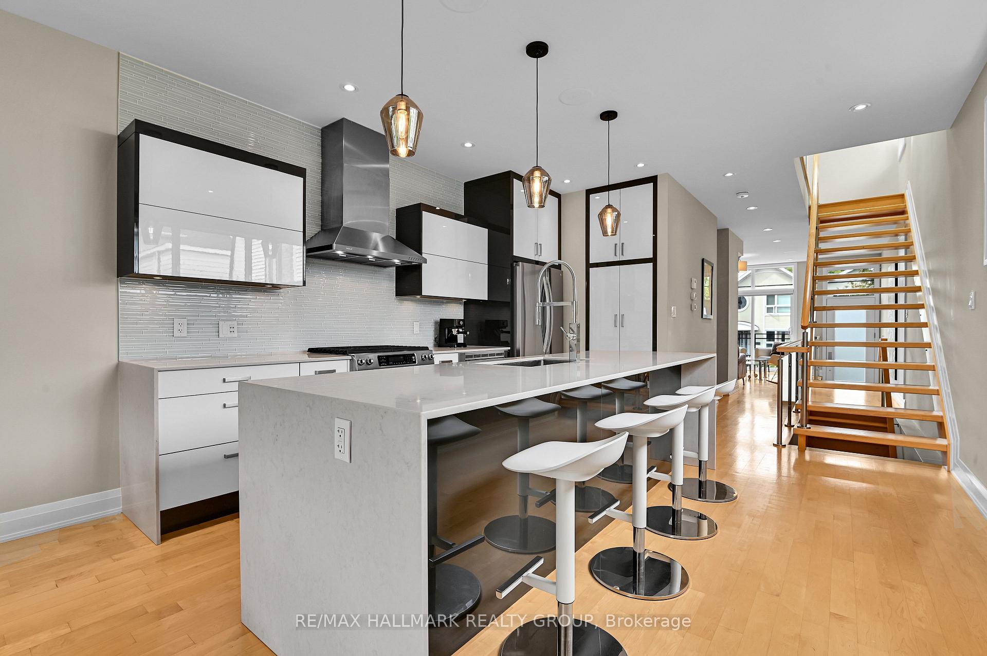 Photo 10 of 376A Wilmont Avenue, Ottawa, Westboro West — HOMEH