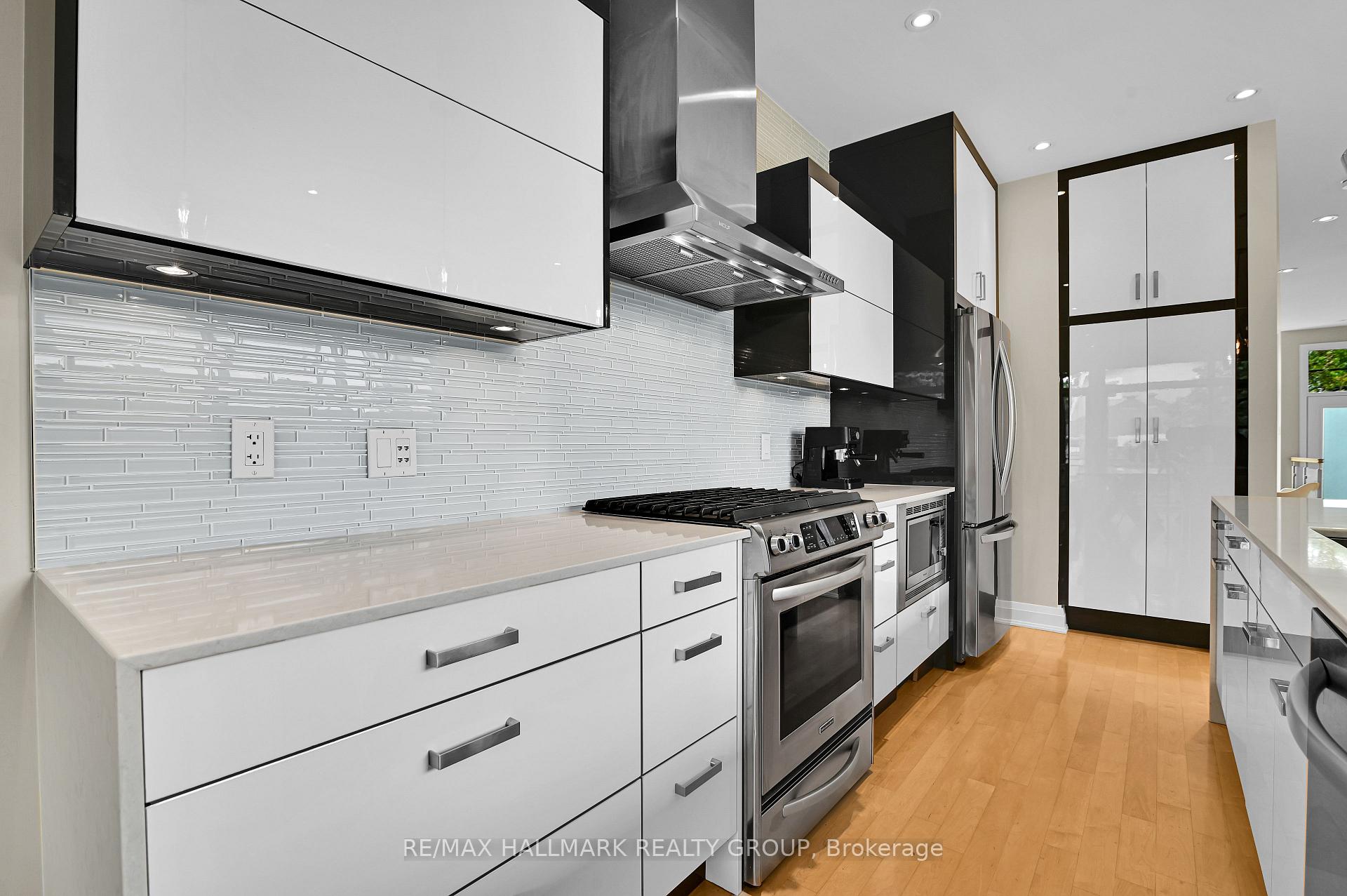 Photo 11 of 376A Wilmont Avenue, Ottawa, Westboro West — HOMEH