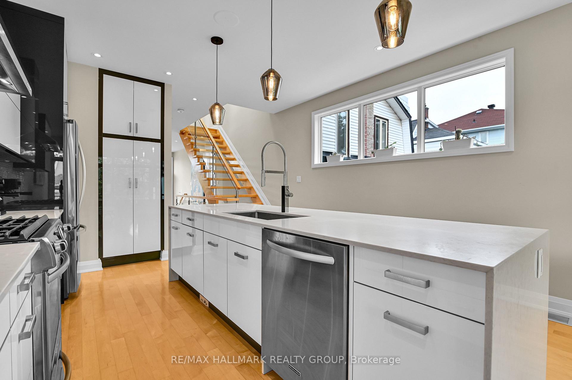 Photo 12 of 376A Wilmont Avenue, Ottawa, Westboro West — HOMEH