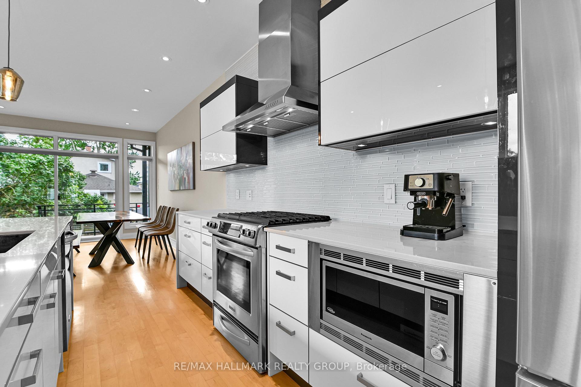 Photo 13 of 376A Wilmont Avenue, Ottawa, Westboro West — HOMEH