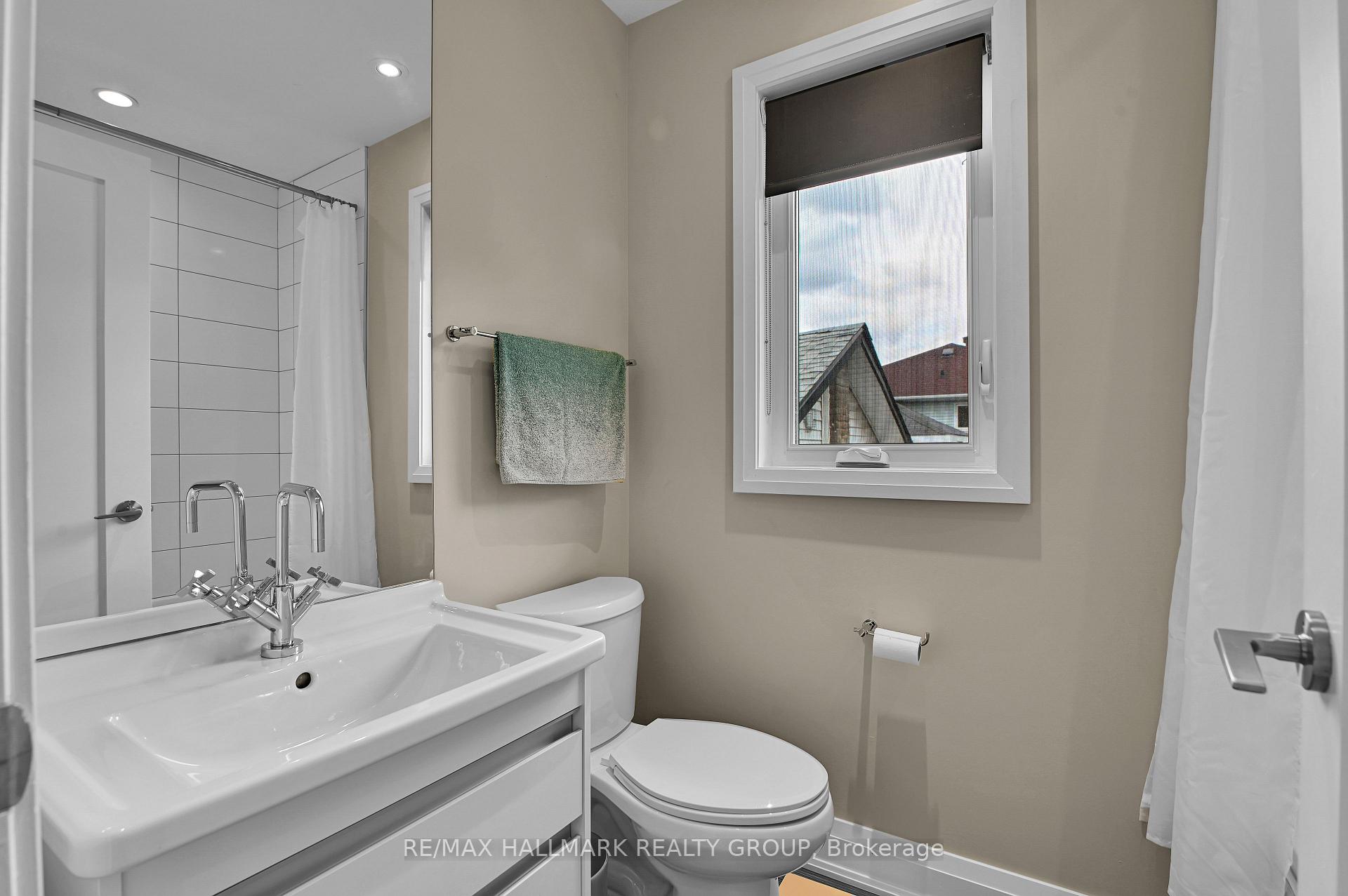 Photo 26 of 376A Wilmont Avenue, Ottawa, Westboro West — HOMEH