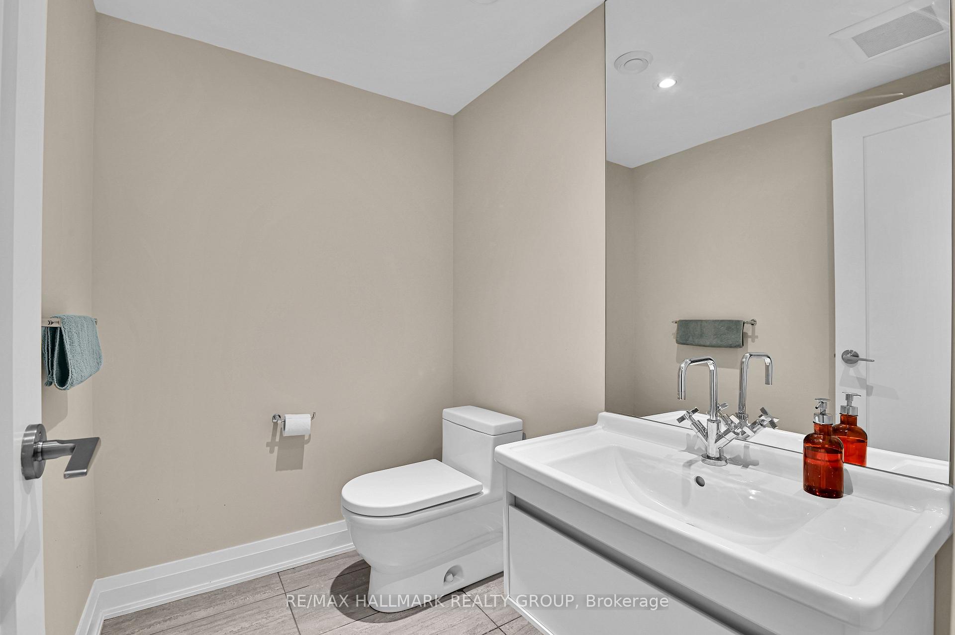 Photo 32 of 376A Wilmont Avenue, Ottawa, Westboro West — HOMEH