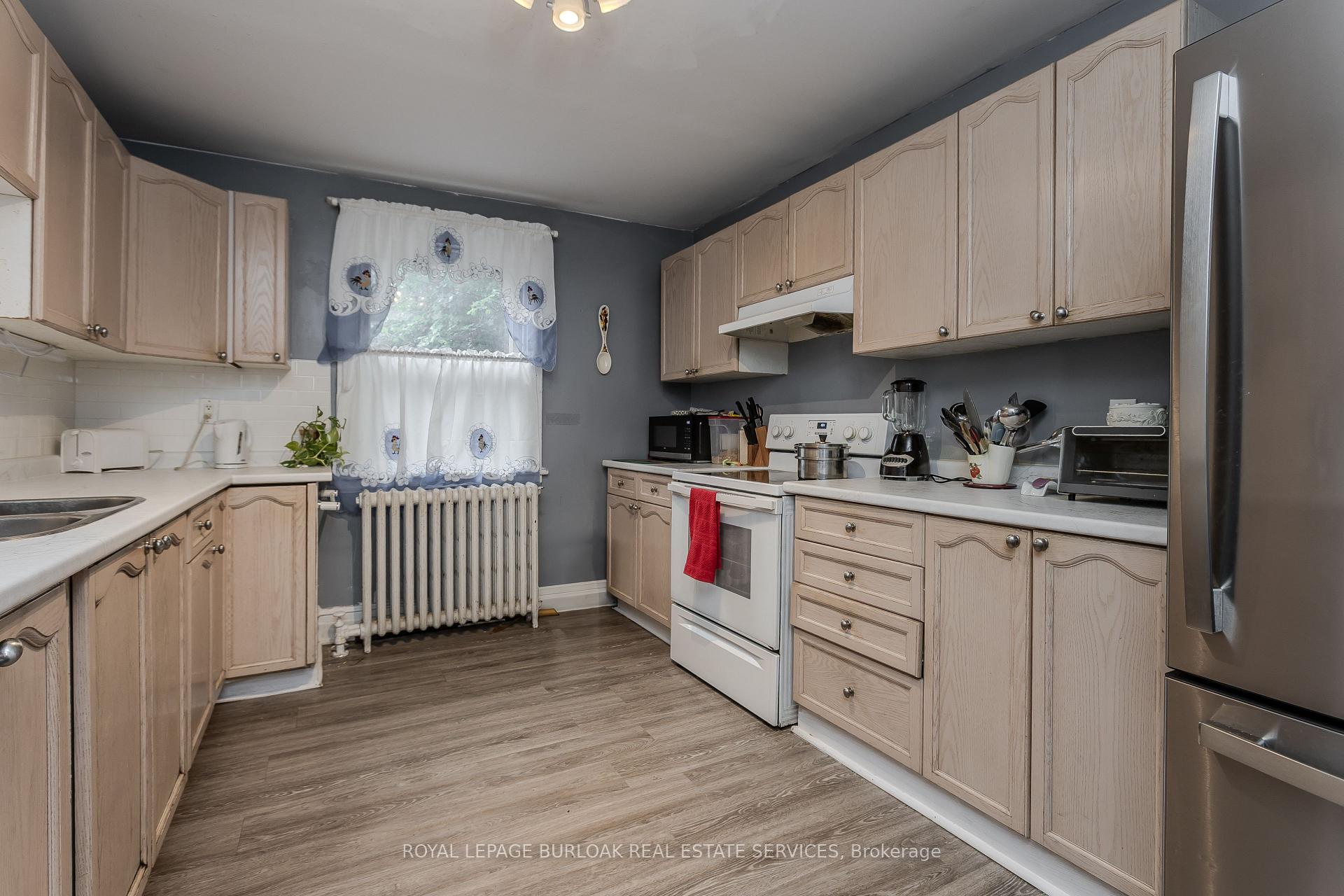 Photo 18 of 1088 King Street E, Hamilton, Stipley — HOMEH