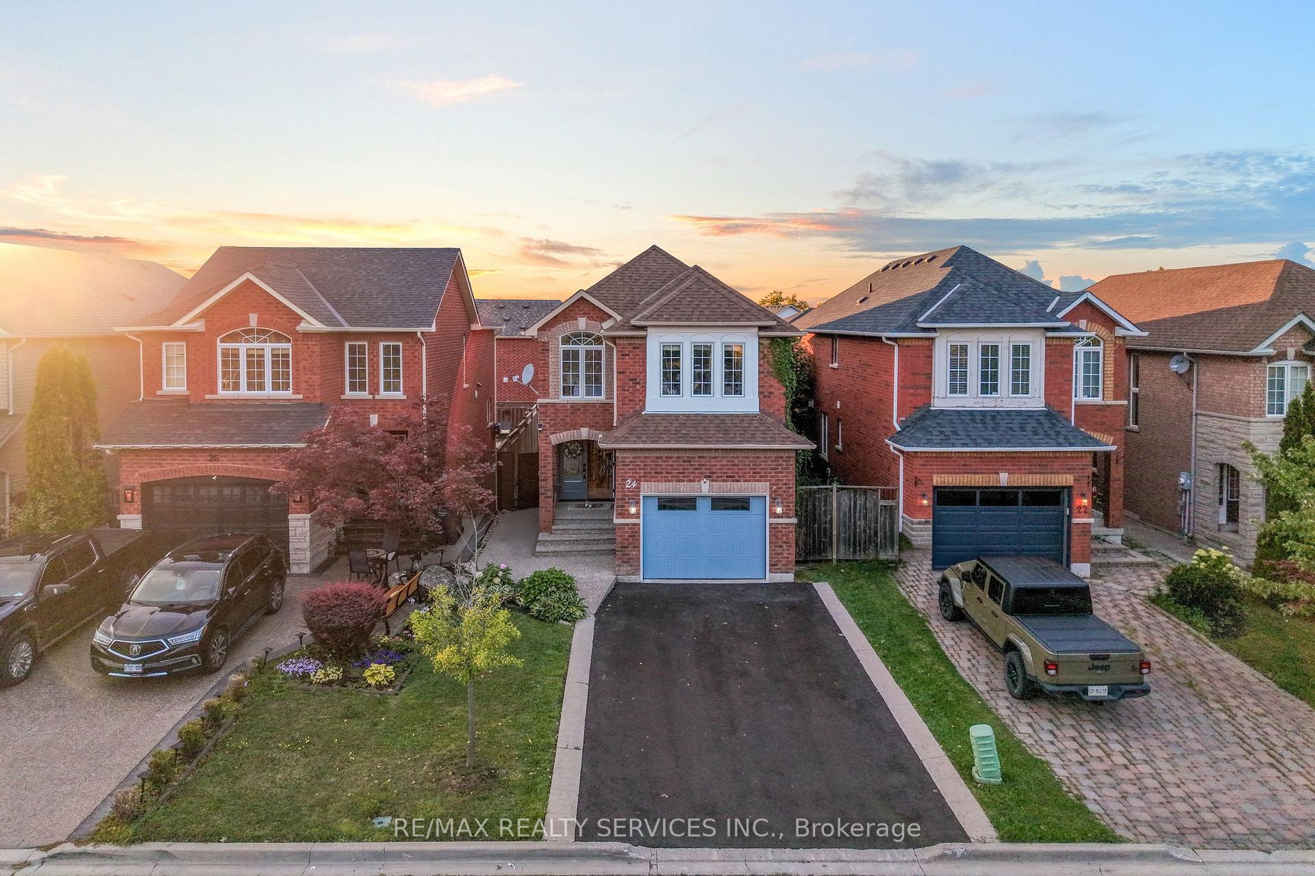 Photo 2 of 24 Wakely Boulevard, Caledon, Bolton West — HOMEH