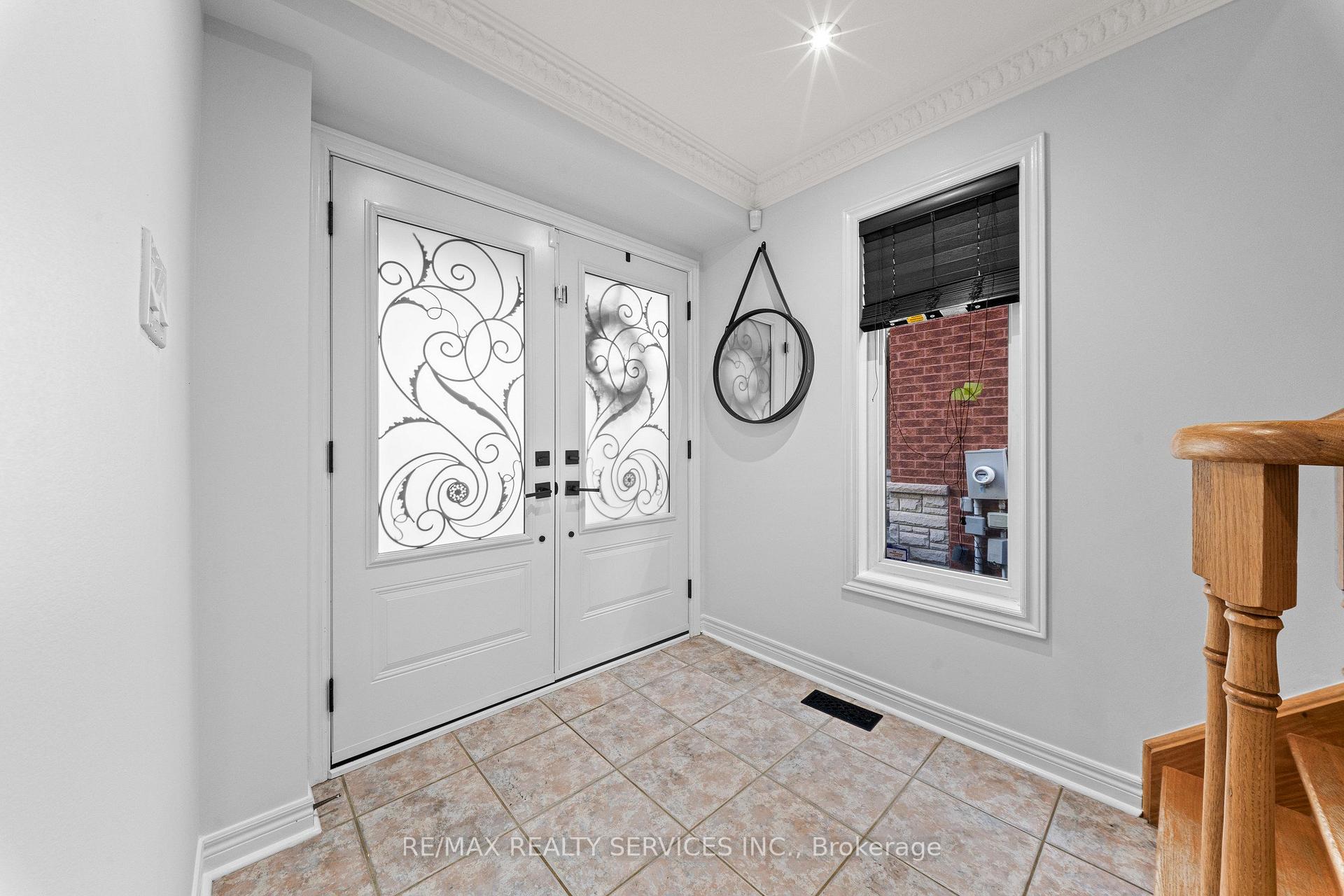 Photo 4 of 24 Wakely Boulevard, Caledon, Bolton West — HOMEH