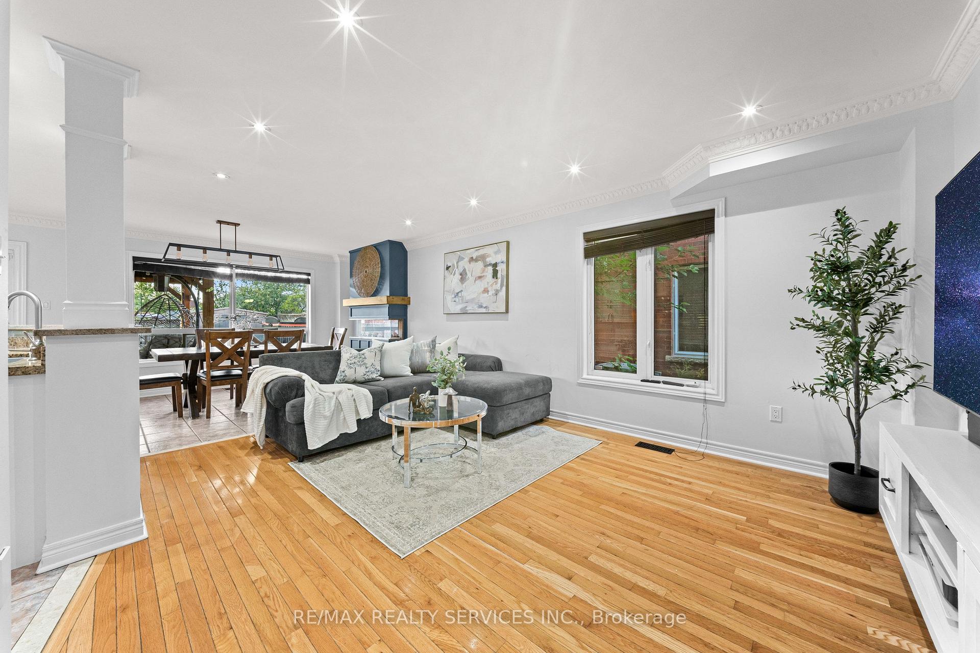 Photo 6 of 24 Wakely Boulevard, Caledon, Bolton West — HOMEH