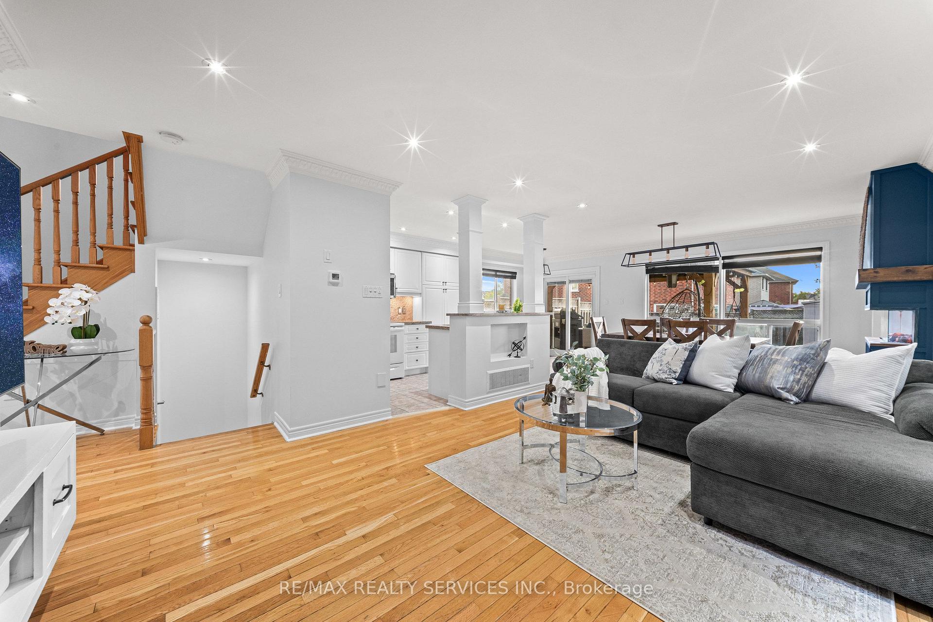Photo 7 of 24 Wakely Boulevard, Caledon, Bolton West — HOMEH