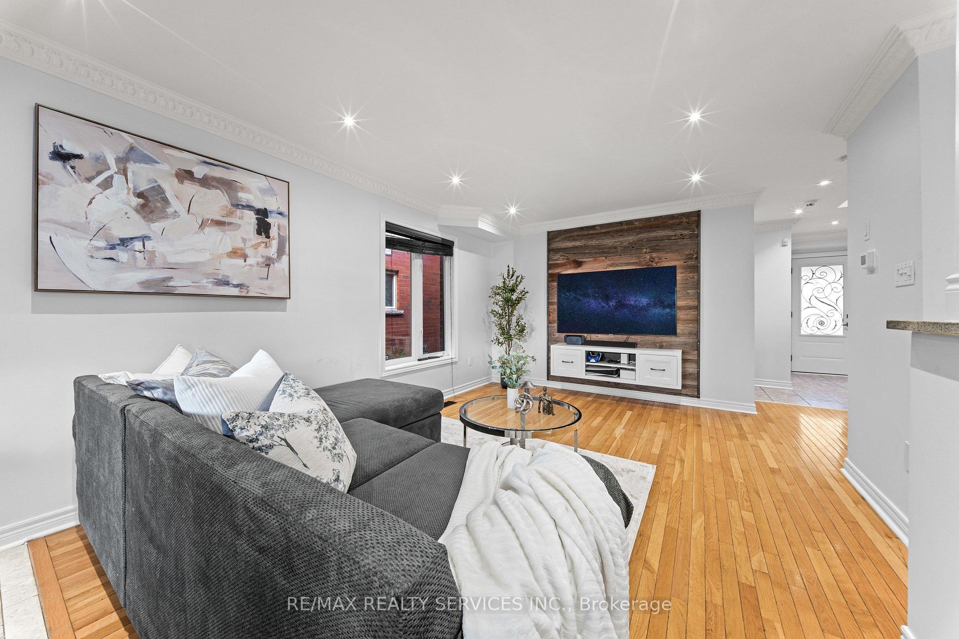Photo 8 of 24 Wakely Boulevard, Caledon, Bolton West — HOMEH