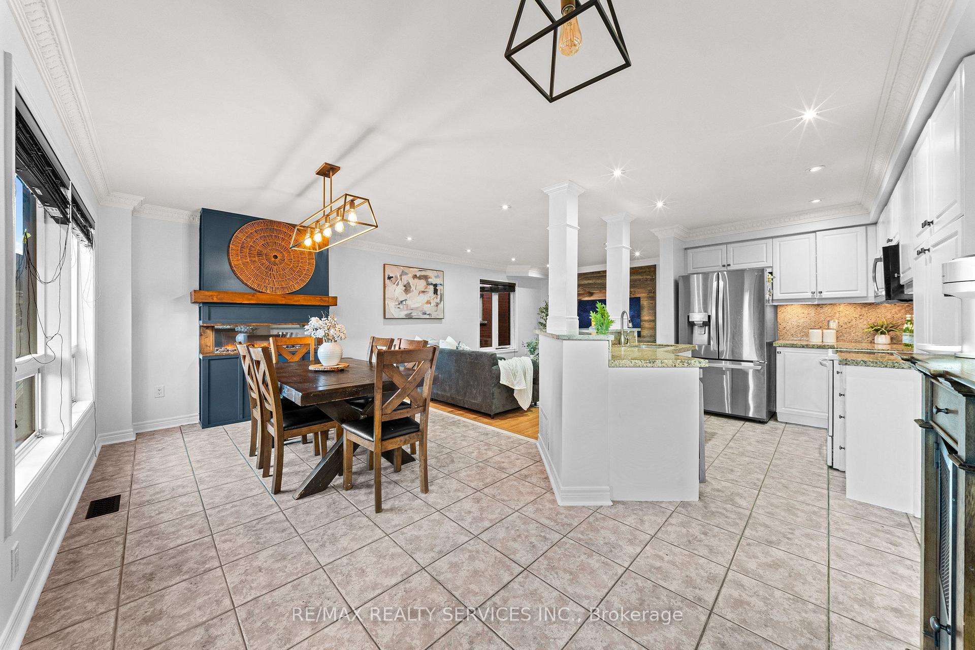 Photo 10 of 24 Wakely Boulevard, Caledon, Bolton West — HOMEH