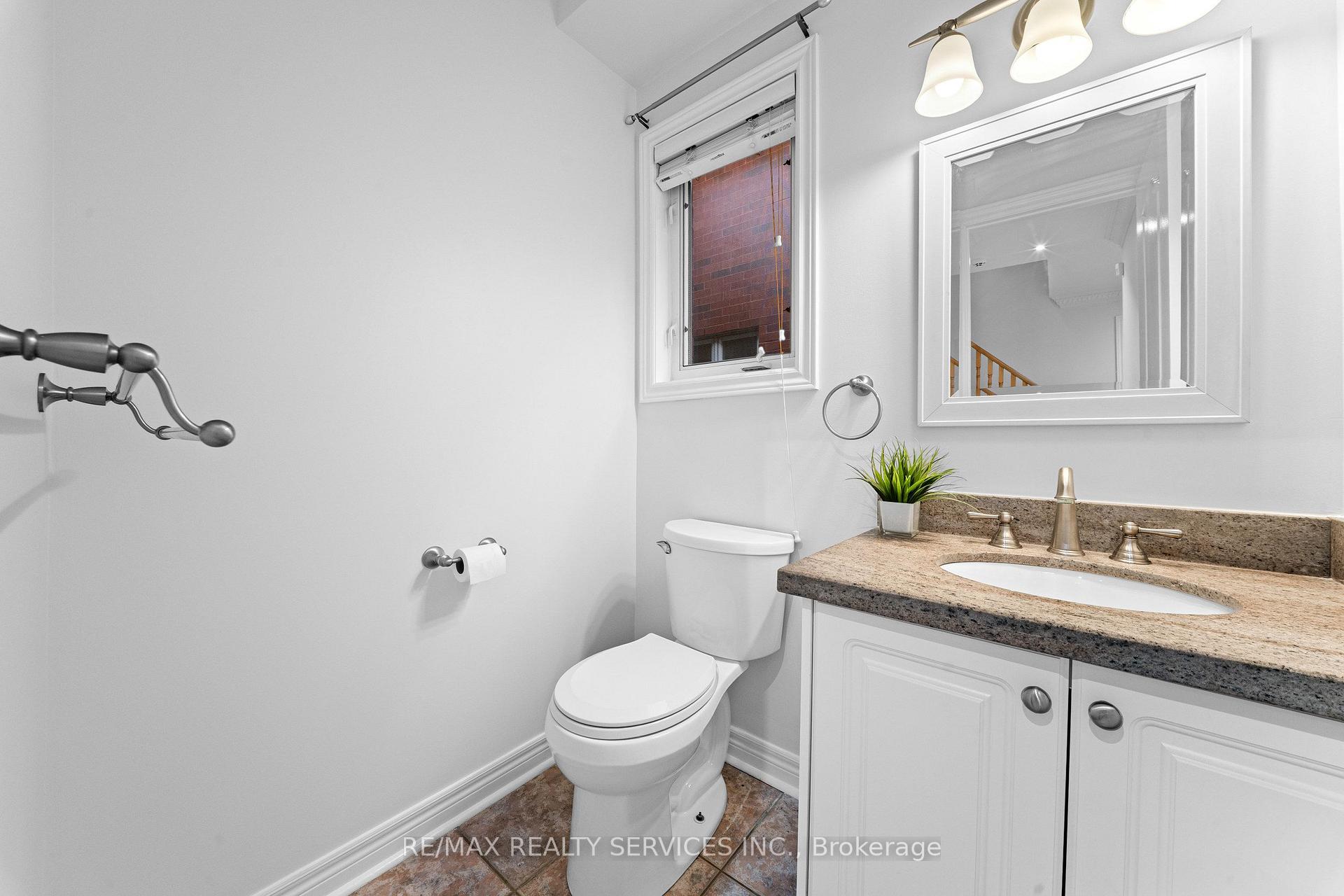 Photo 14 of 24 Wakely Boulevard, Caledon, Bolton West — HOMEH