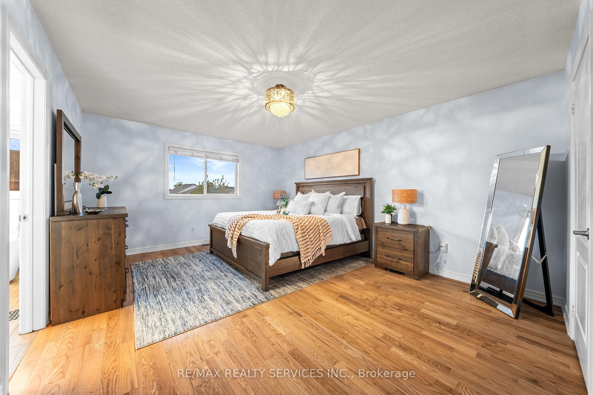 Photo 17 of 24 Wakely Boulevard, Caledon, Bolton West — HOMEH
