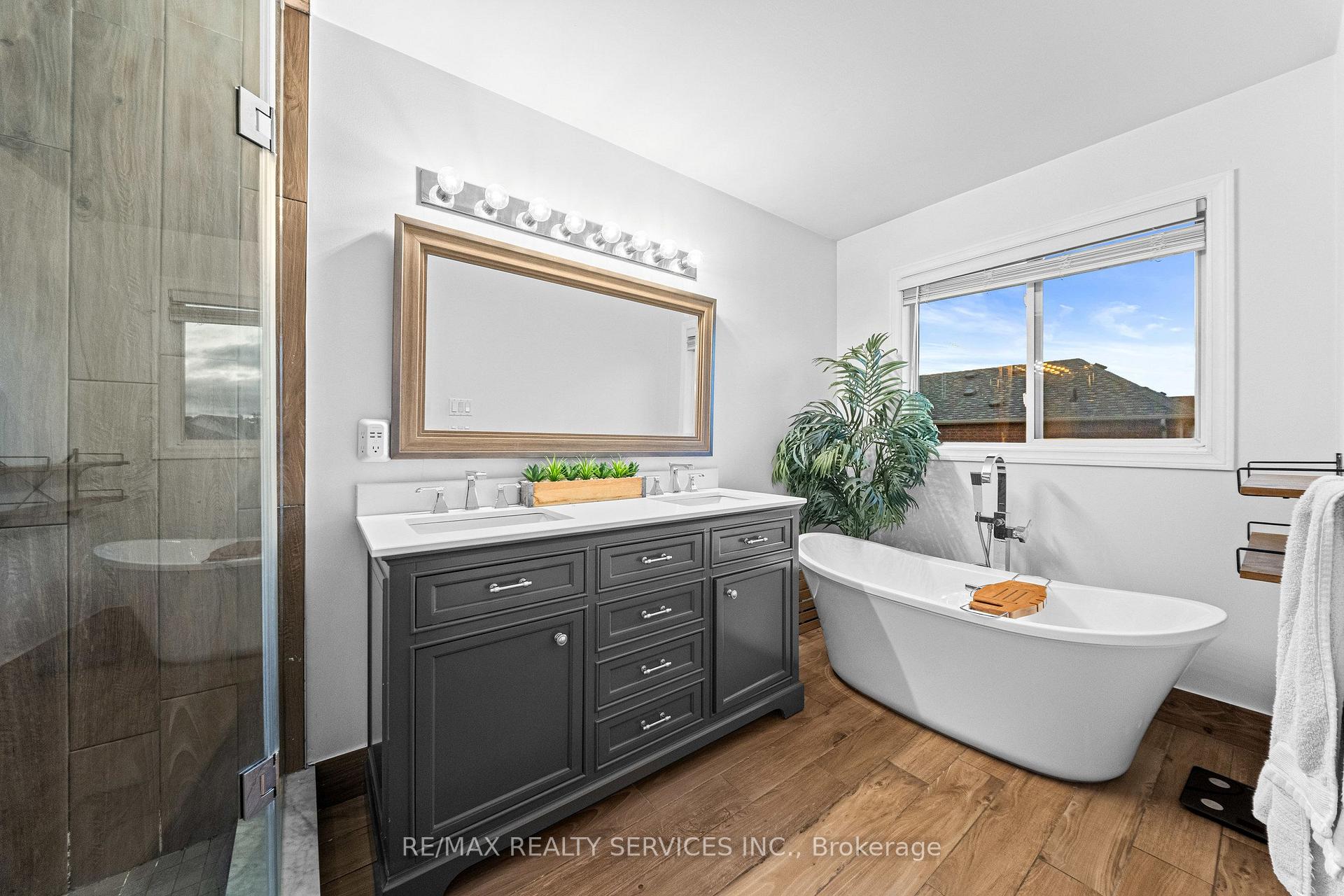 Photo 19 of 24 Wakely Boulevard, Caledon, Bolton West — HOMEH