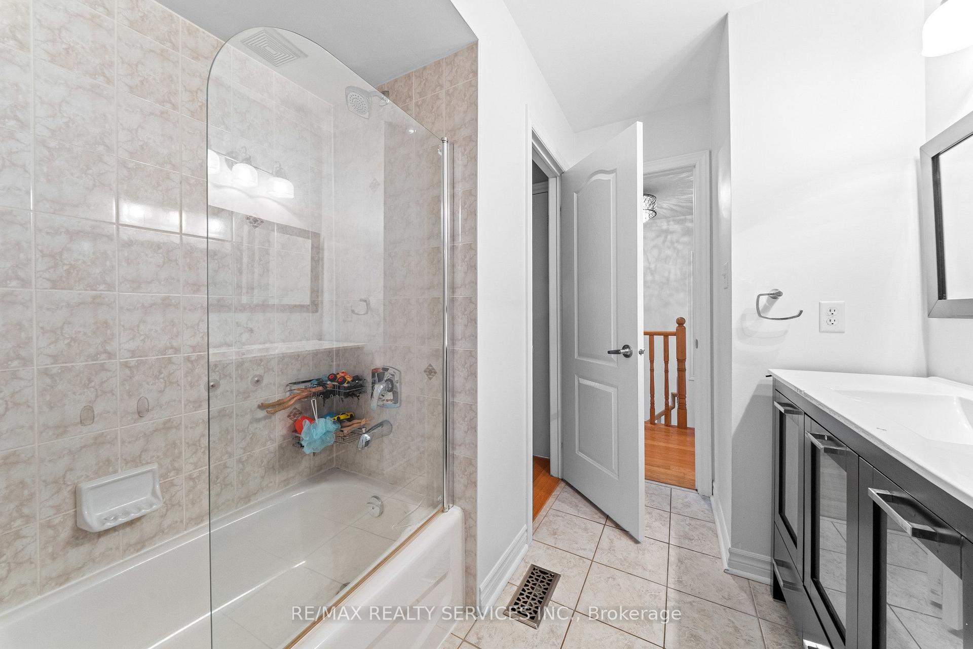 Photo 25 of 24 Wakely Boulevard, Caledon, Bolton West — HOMEH