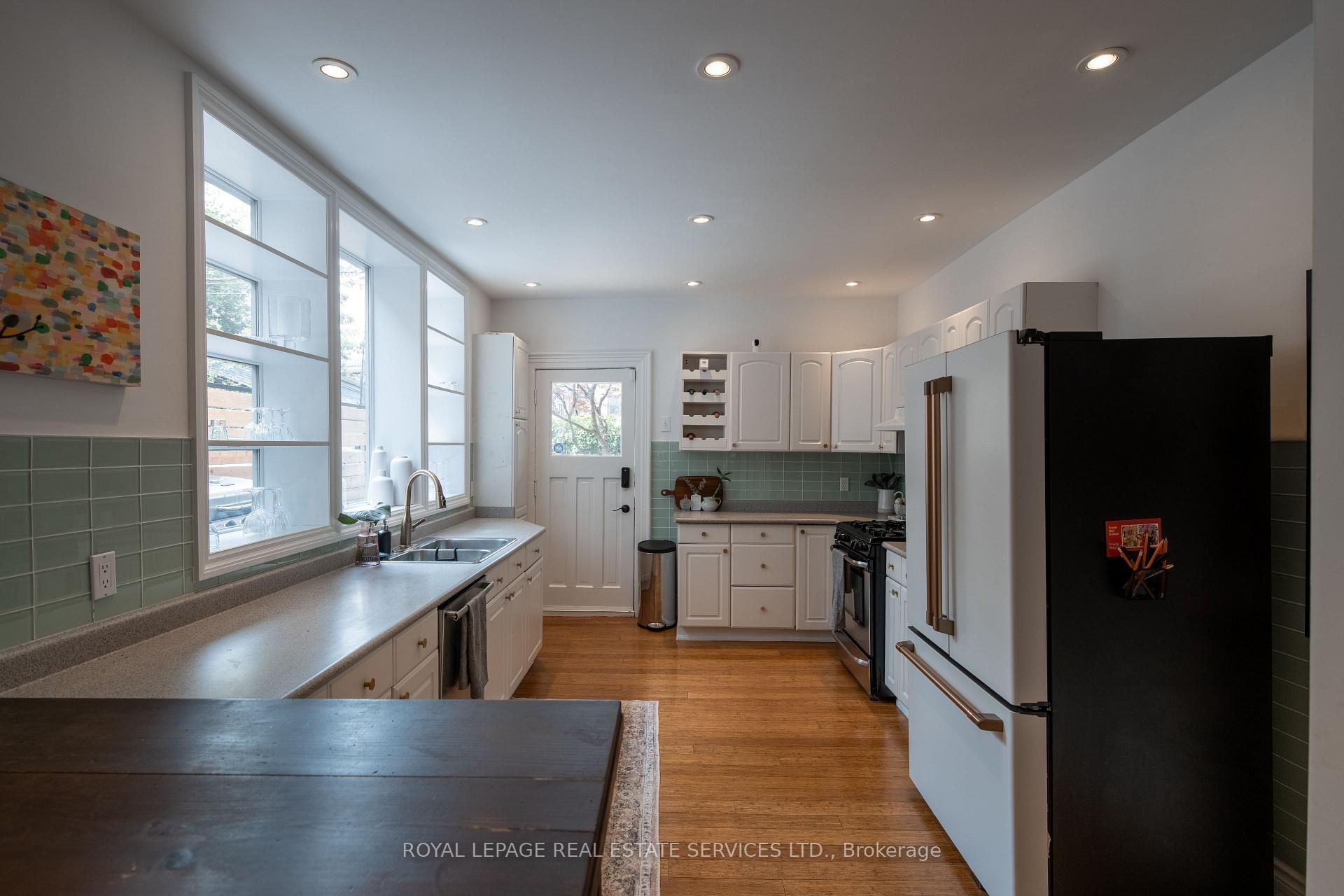 Photo 5 of 8 Henderson Avenue, Toronto, Trinity-Bellwoods — HOMEH