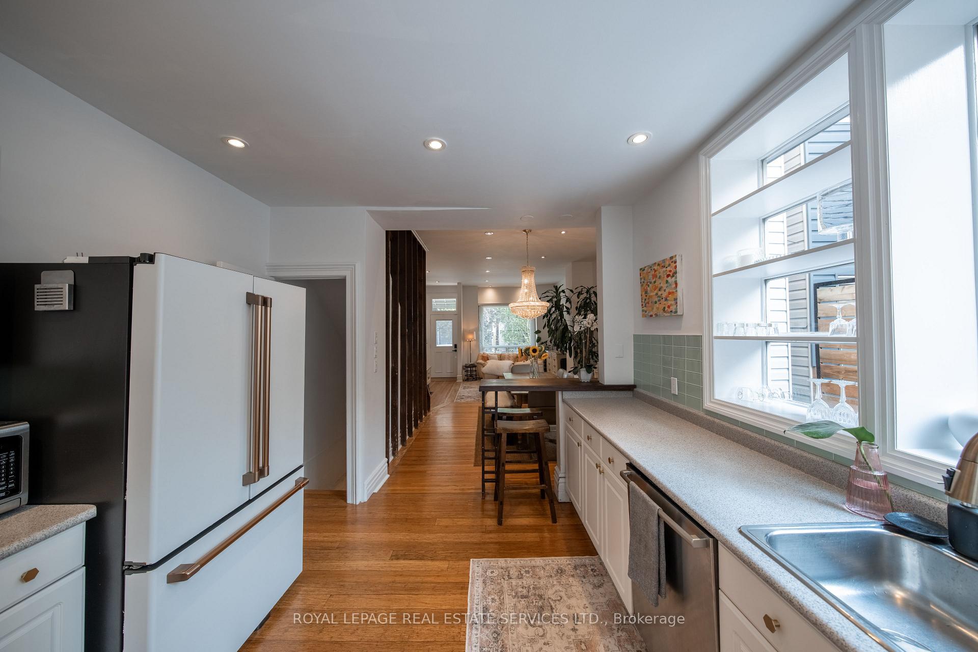 Photo 8 of 8 Henderson Avenue, Toronto, Trinity-Bellwoods — HOMEH