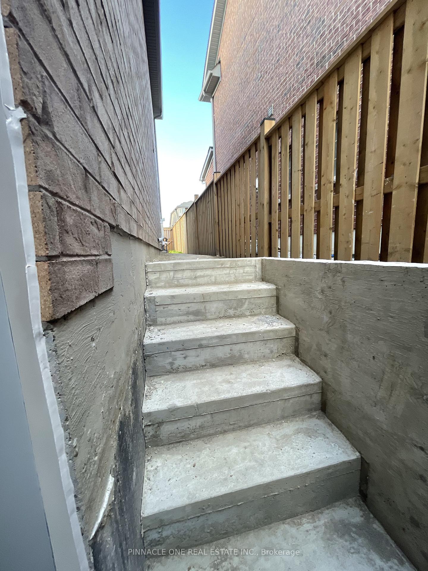 Photo 2 of 31 Berryman Lane, Markham, Cornell — HOMEH