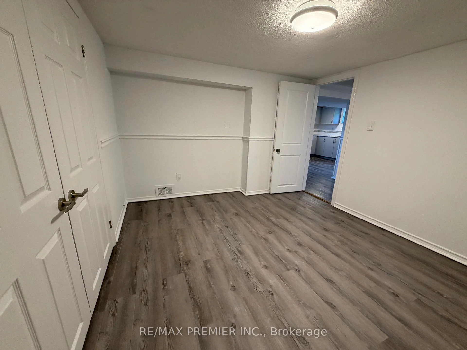 Photo 31 of Unit BSMT, 404 Rustic Road, North York, Maple Leaf — HOMEH