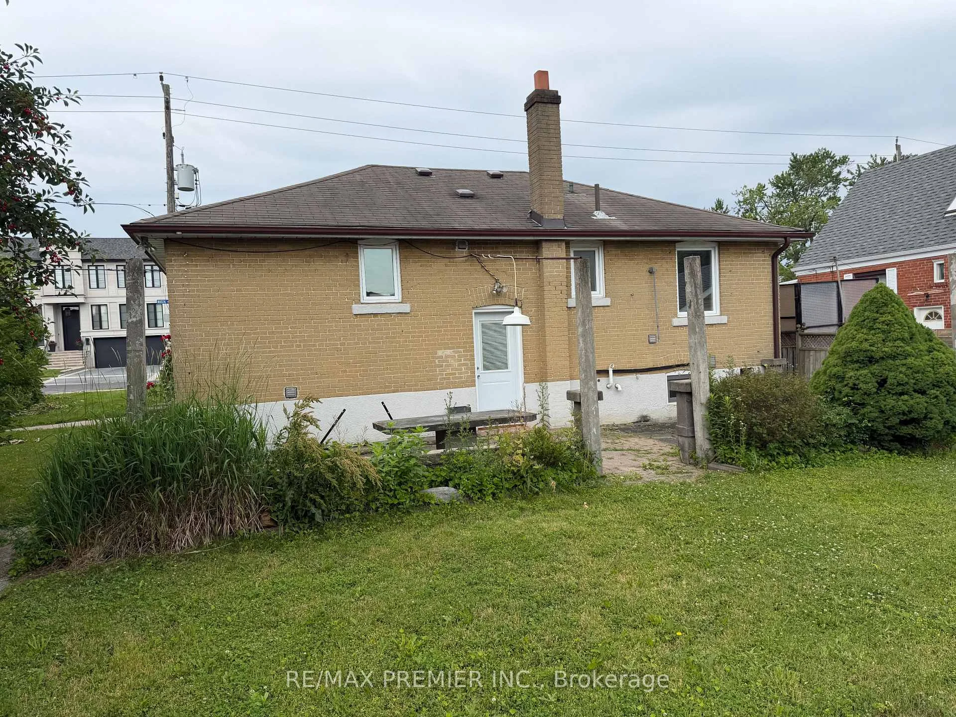 Photo 48 of Unit BSMT, 404 Rustic Road, North York, Maple Leaf — HOMEH