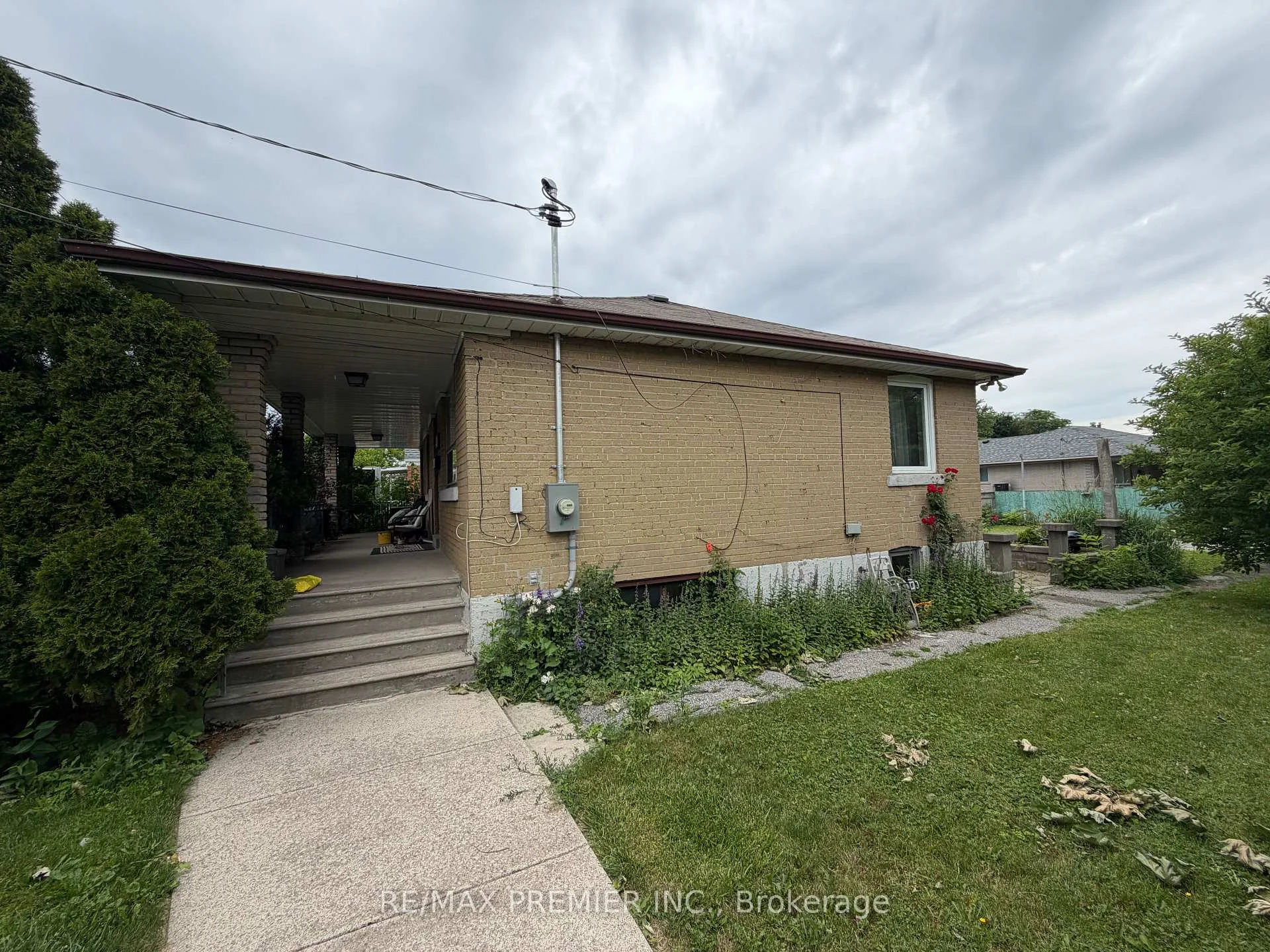 Photo 49 of Unit BSMT, 404 Rustic Road, North York, Maple Leaf — HOMEH
