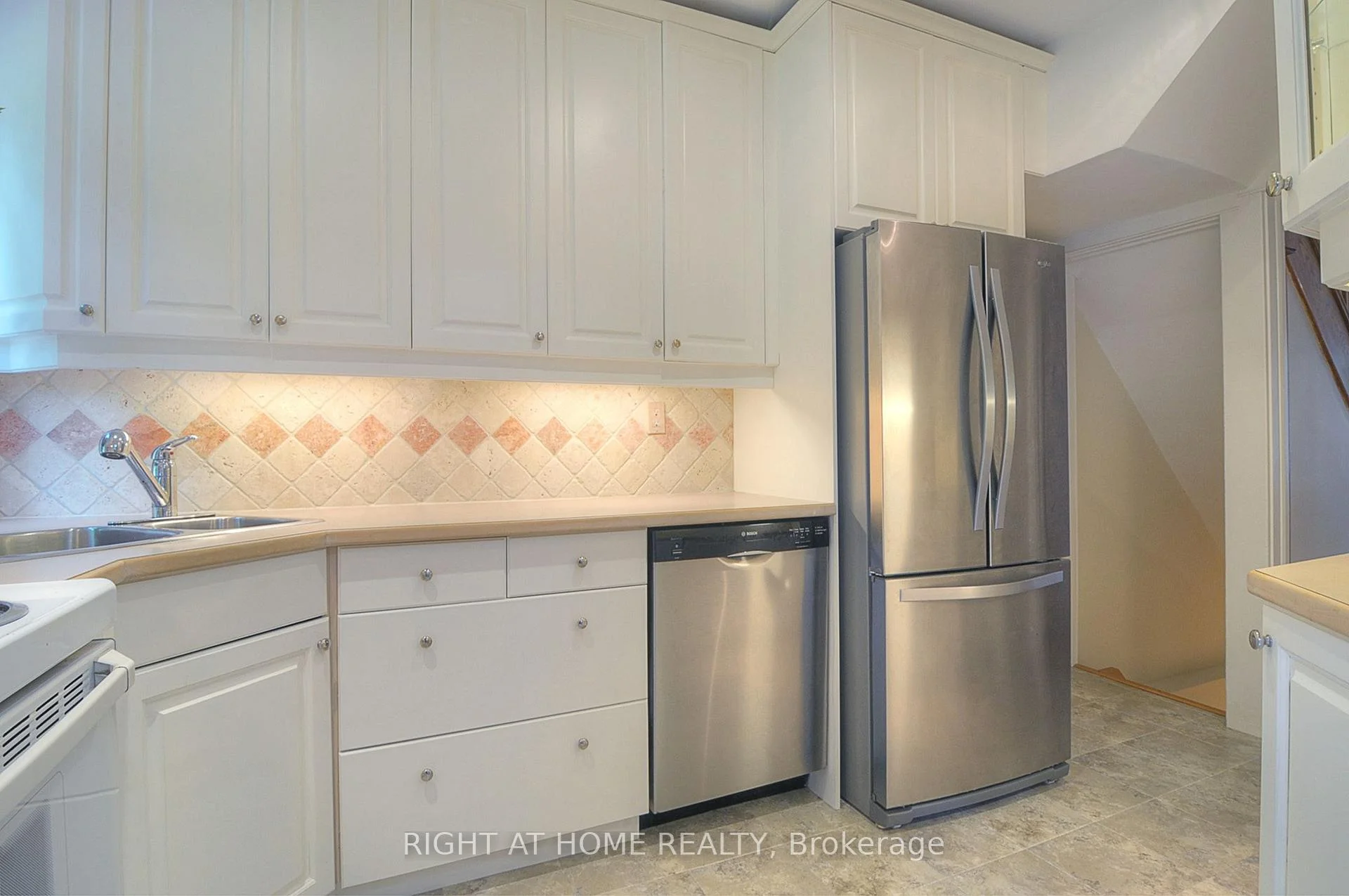 Photo 3 of 174 Hillsdale Avenue E, Toronto, Mount Pleasant West — HOMEH