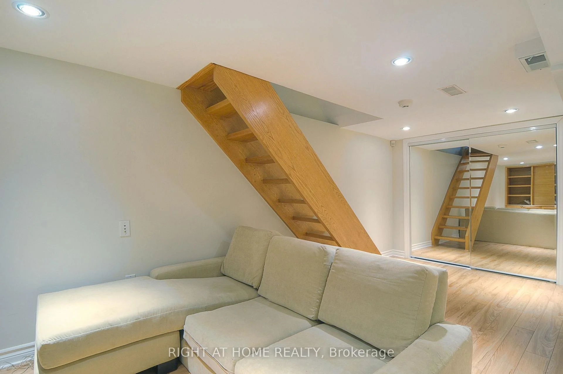Photo 4 of 174 Hillsdale Avenue E, Toronto, Mount Pleasant West — HOMEH
