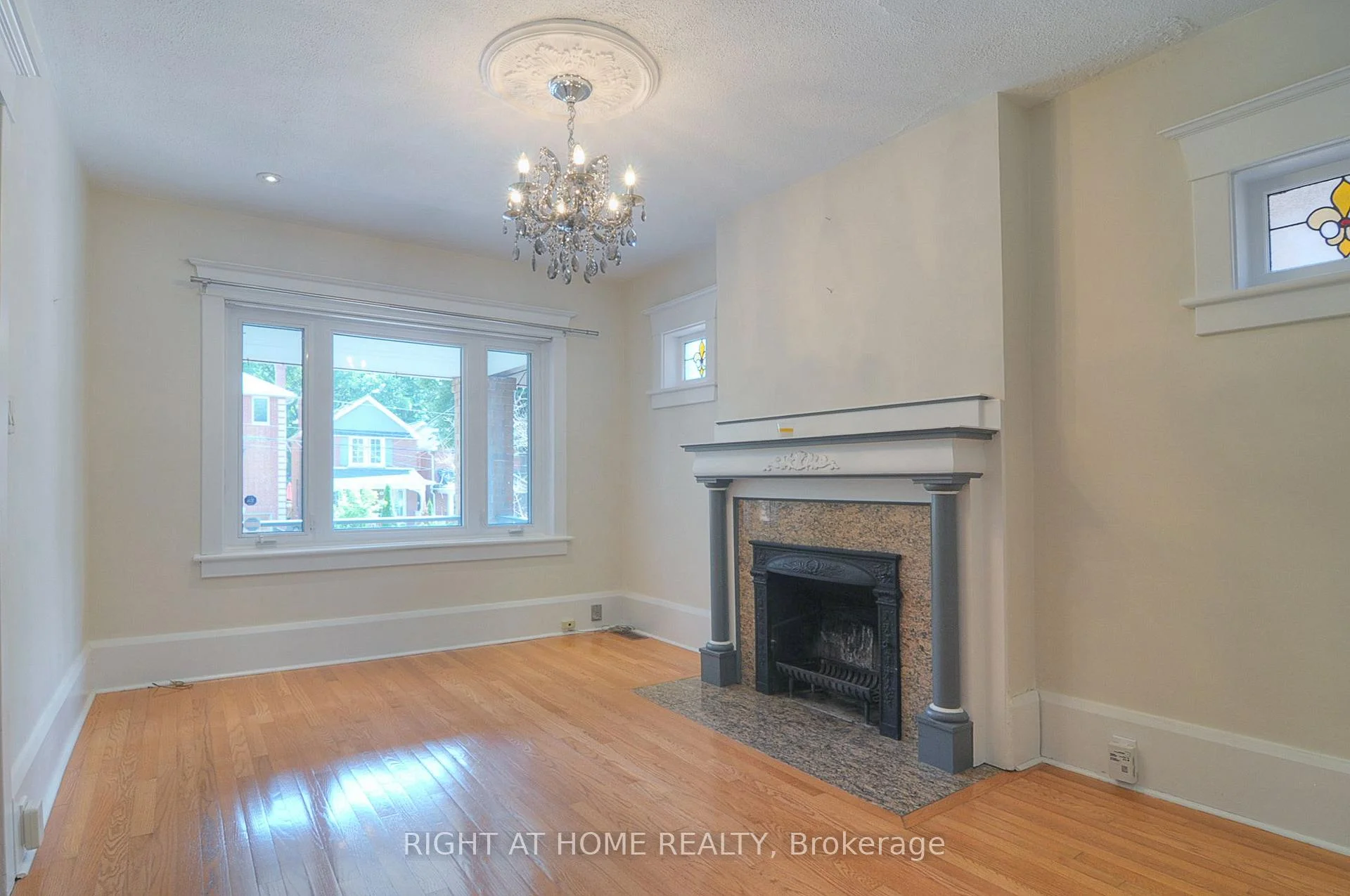 Photo 9 of 174 Hillsdale Avenue E, Toronto, Mount Pleasant West — HOMEH
