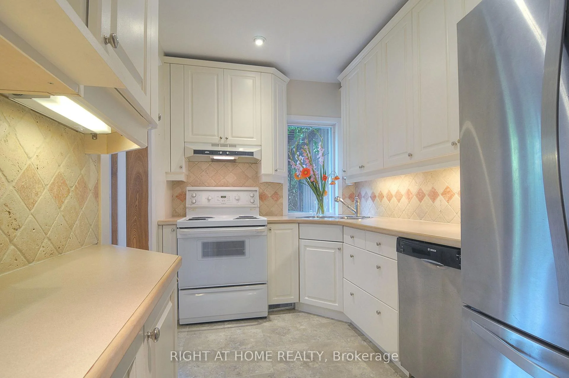 Photo 14 of 174 Hillsdale Avenue E, Toronto, Mount Pleasant West — HOMEH