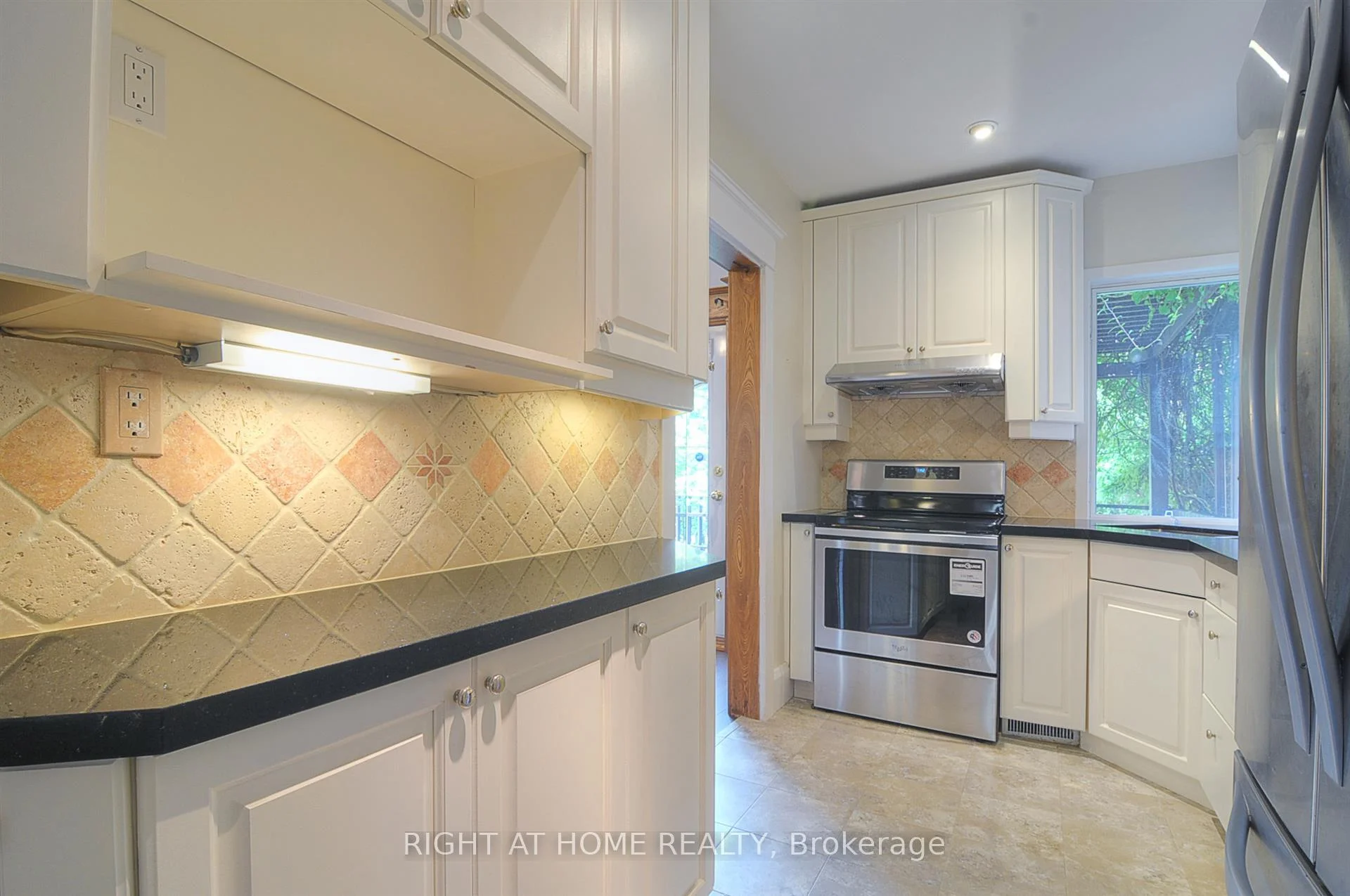Photo 43 of 174 Hillsdale Avenue E, Toronto, Mount Pleasant West — HOMEH