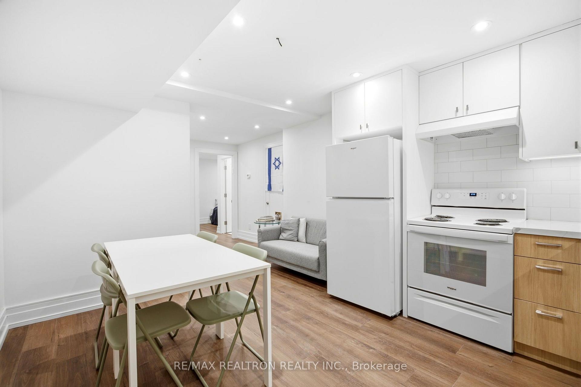 Photo 1 of Unit 2, 220 Hillhurst Boulevard, Toronto, Bedford Park-Nortown — HOMEH