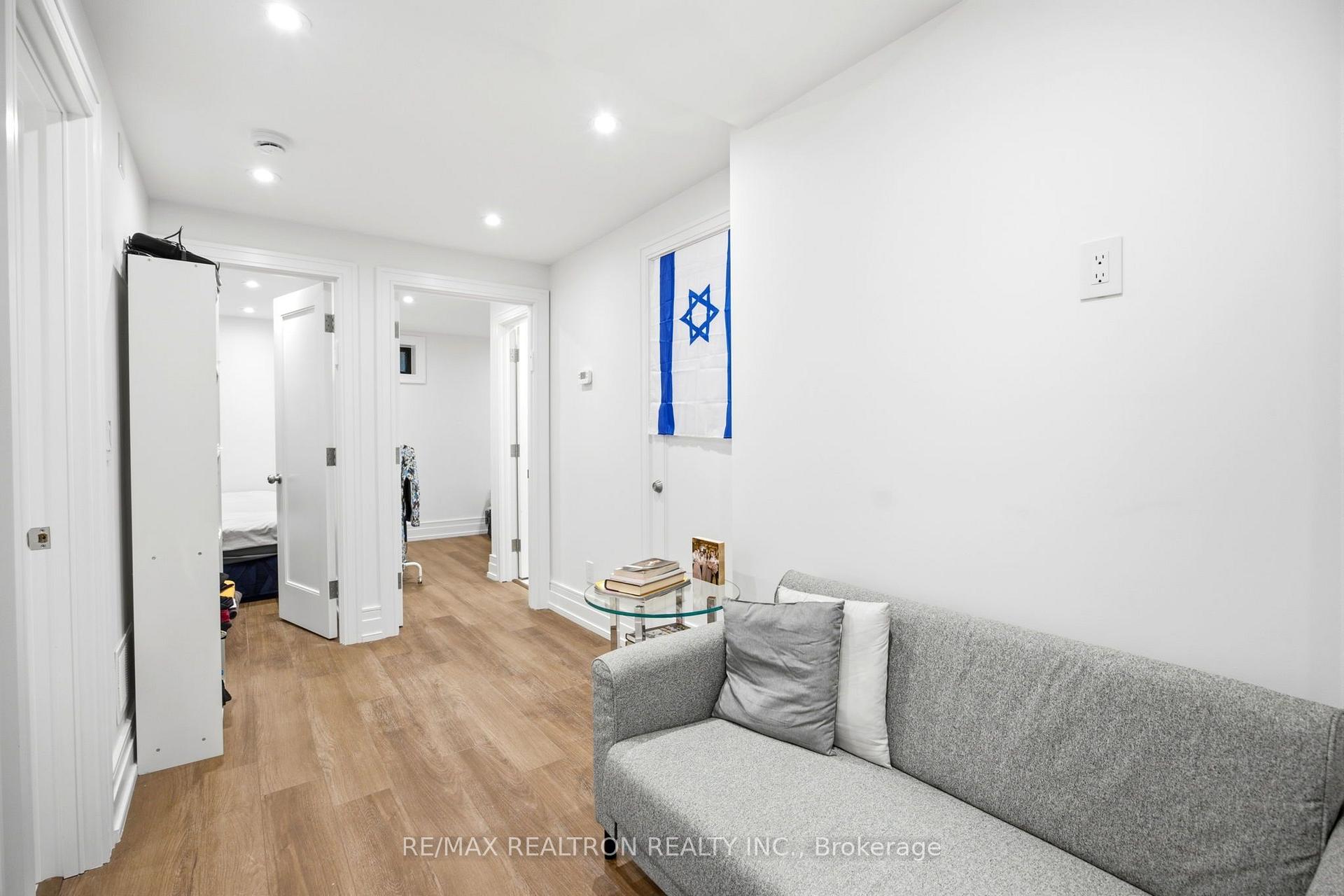 Photo 2 of Unit 2, 220 Hillhurst Boulevard, Toronto, Bedford Park-Nortown — HOMEH