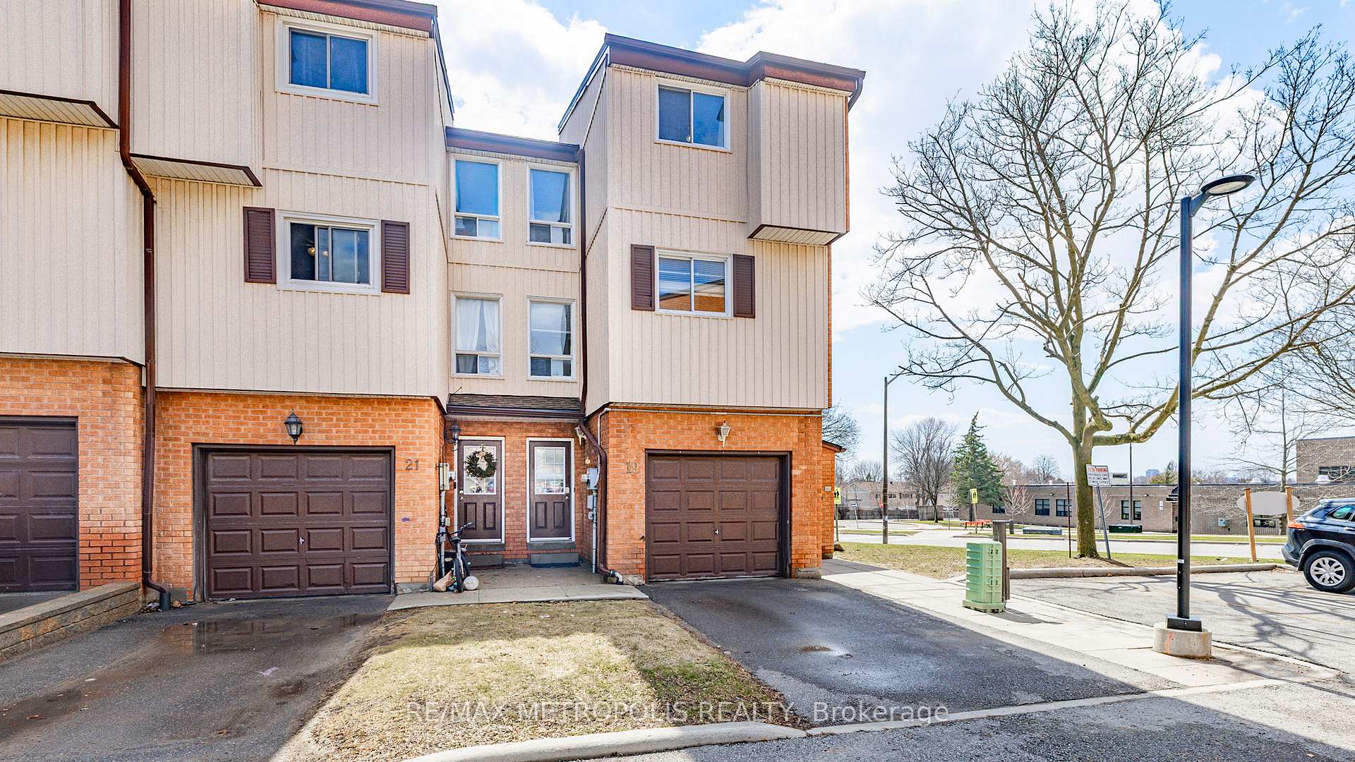 Photo 2 of Unit 19, 601 Galahad Drive, Oshawa, Eastdale — HOMEH
