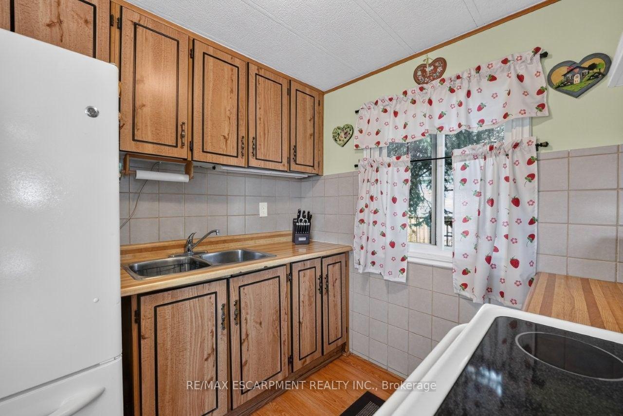 Photo 6 of 4586 Mary Lane, Lincoln, Beamsville — HOMEH