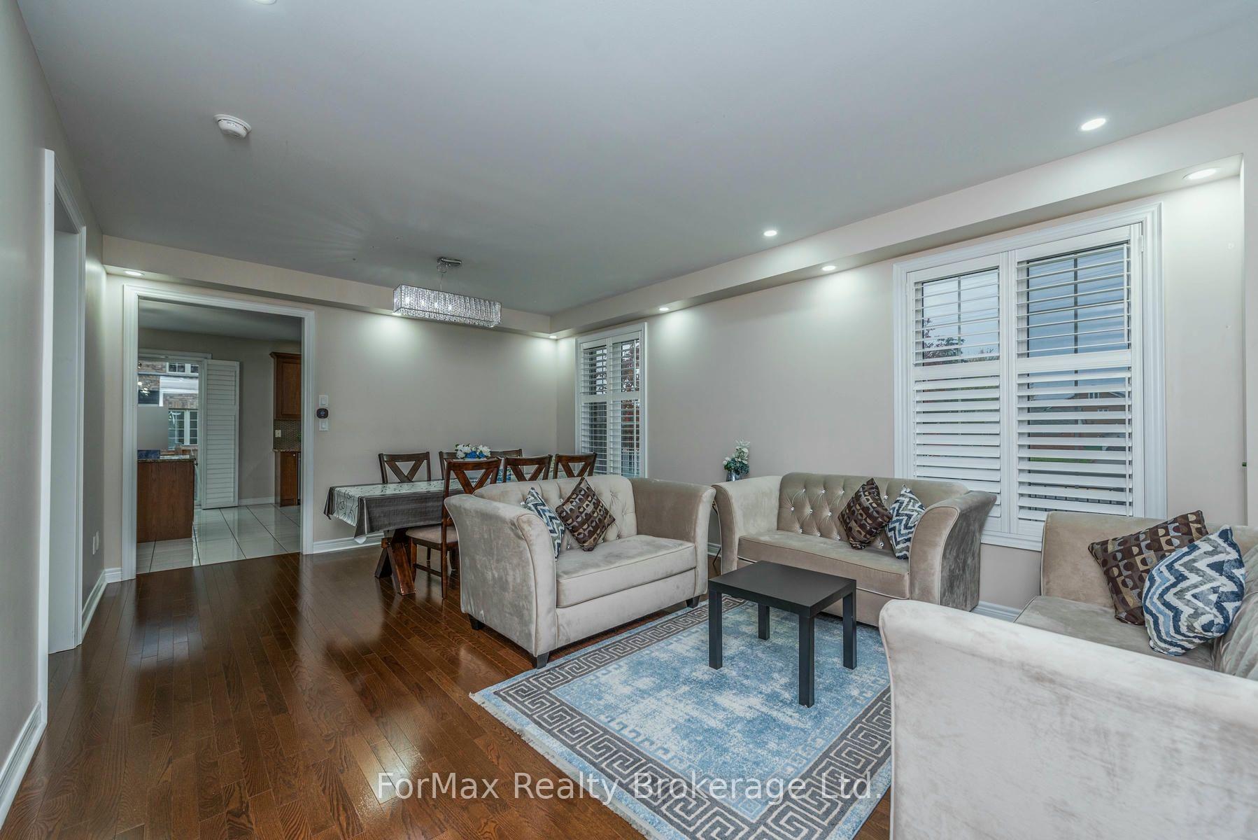 Photo 6 of 70 Zanetta Crescent, Brampton, Credit Valley — HOMEH