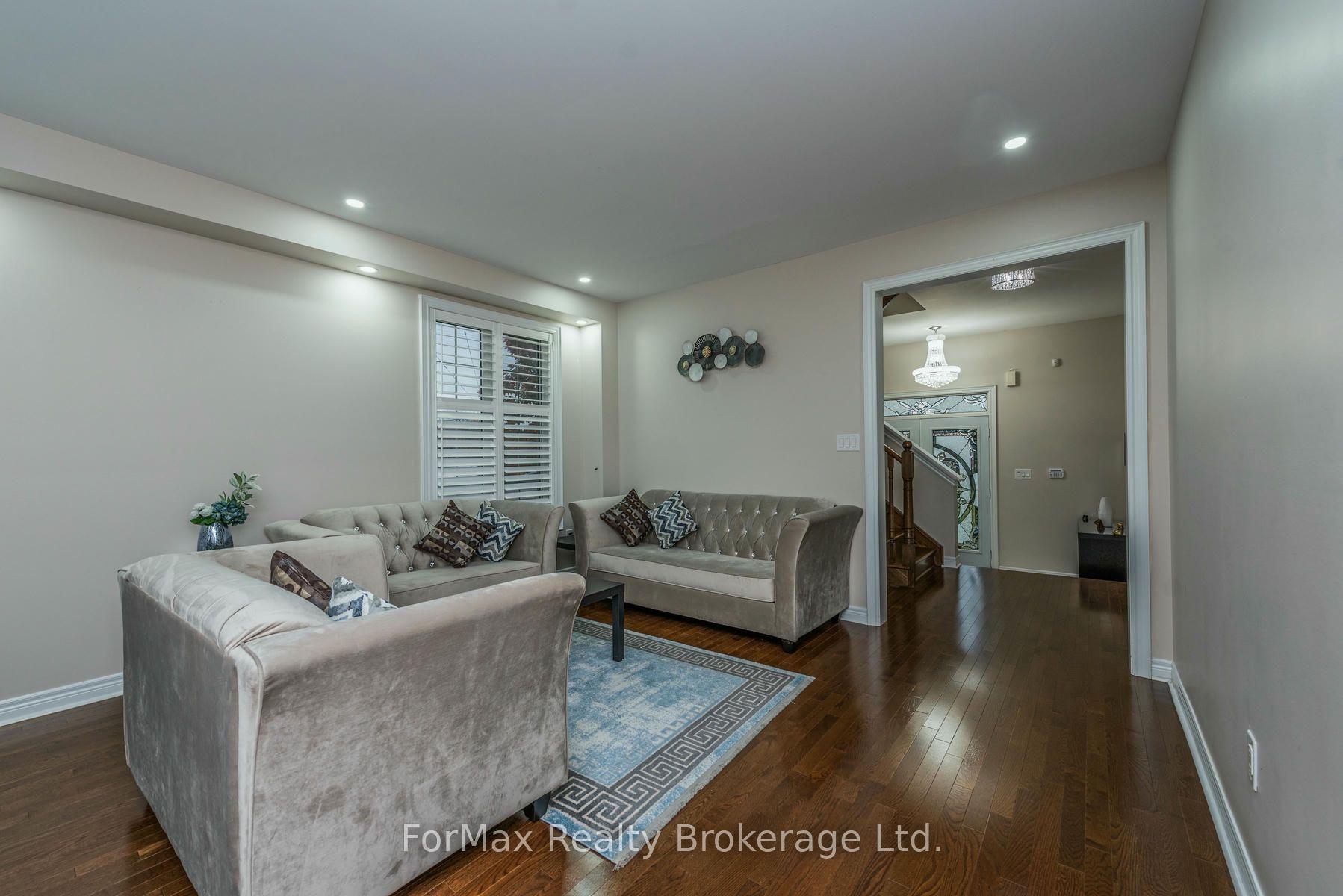 Photo 7 of 70 Zanetta Crescent, Brampton, Credit Valley — HOMEH