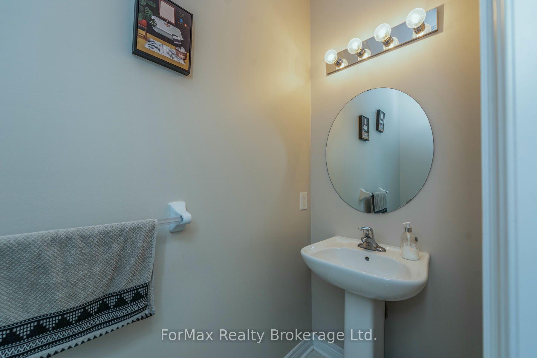 Photo 10 of 70 Zanetta Crescent, Brampton, Credit Valley — HOMEH