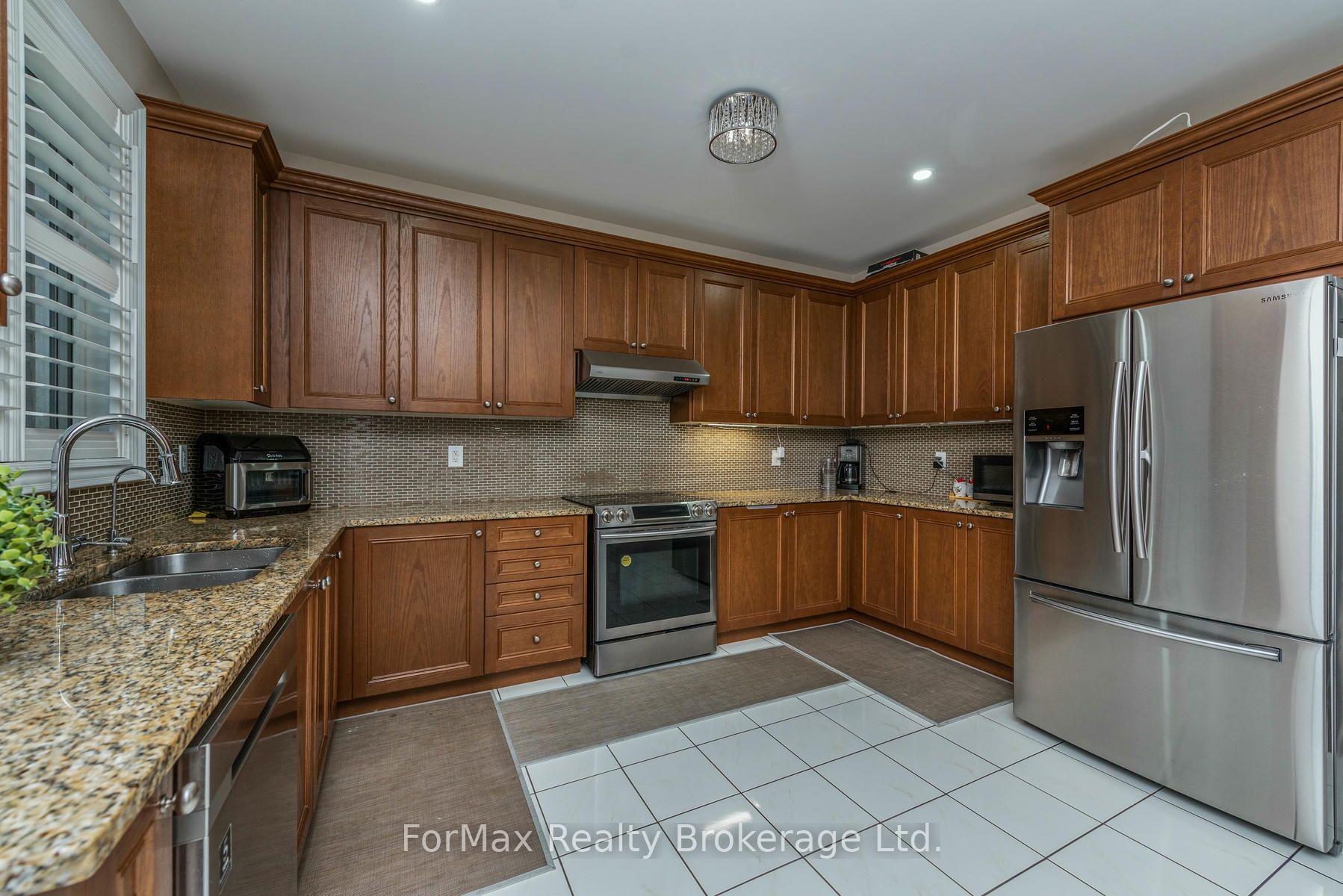 Photo 12 of 70 Zanetta Crescent, Brampton, Credit Valley — HOMEH