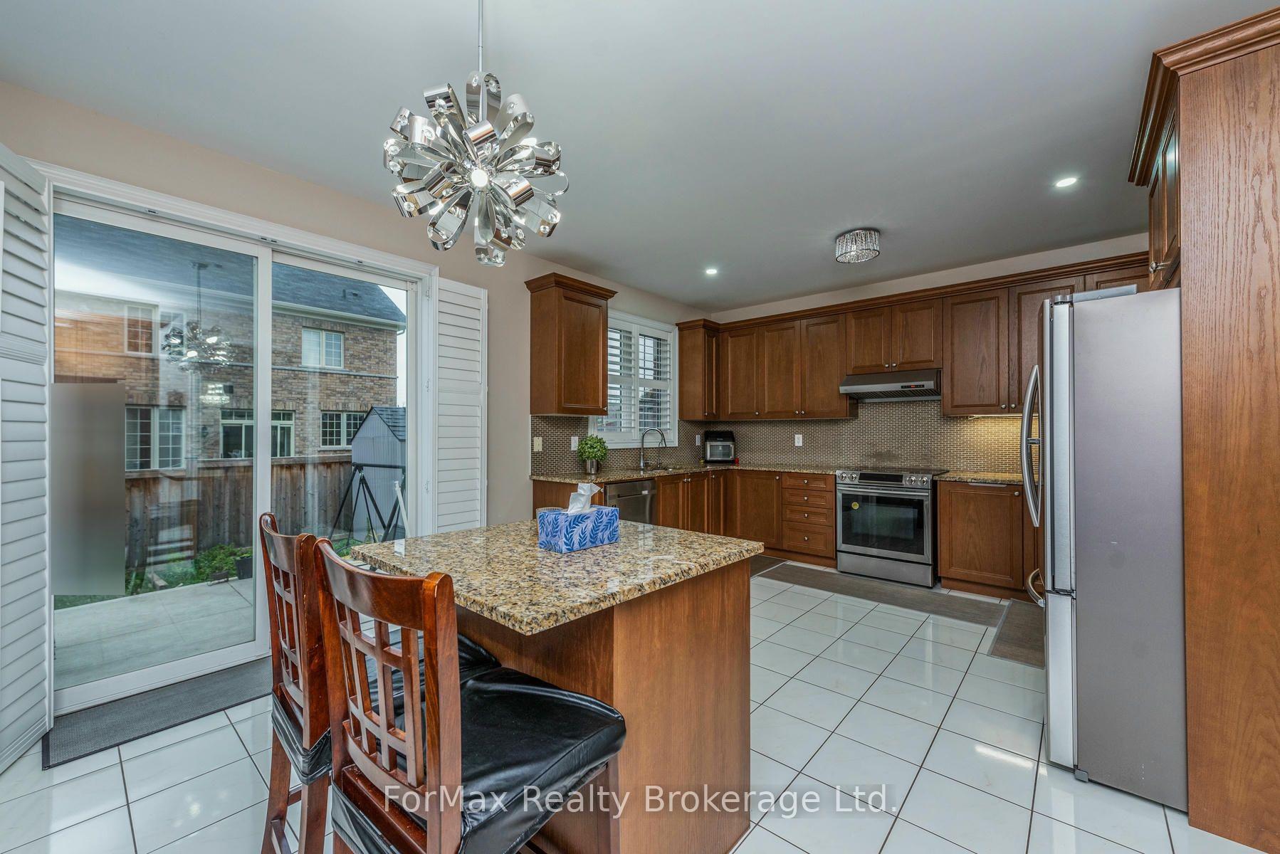 Photo 14 of 70 Zanetta Crescent, Brampton, Credit Valley — HOMEH