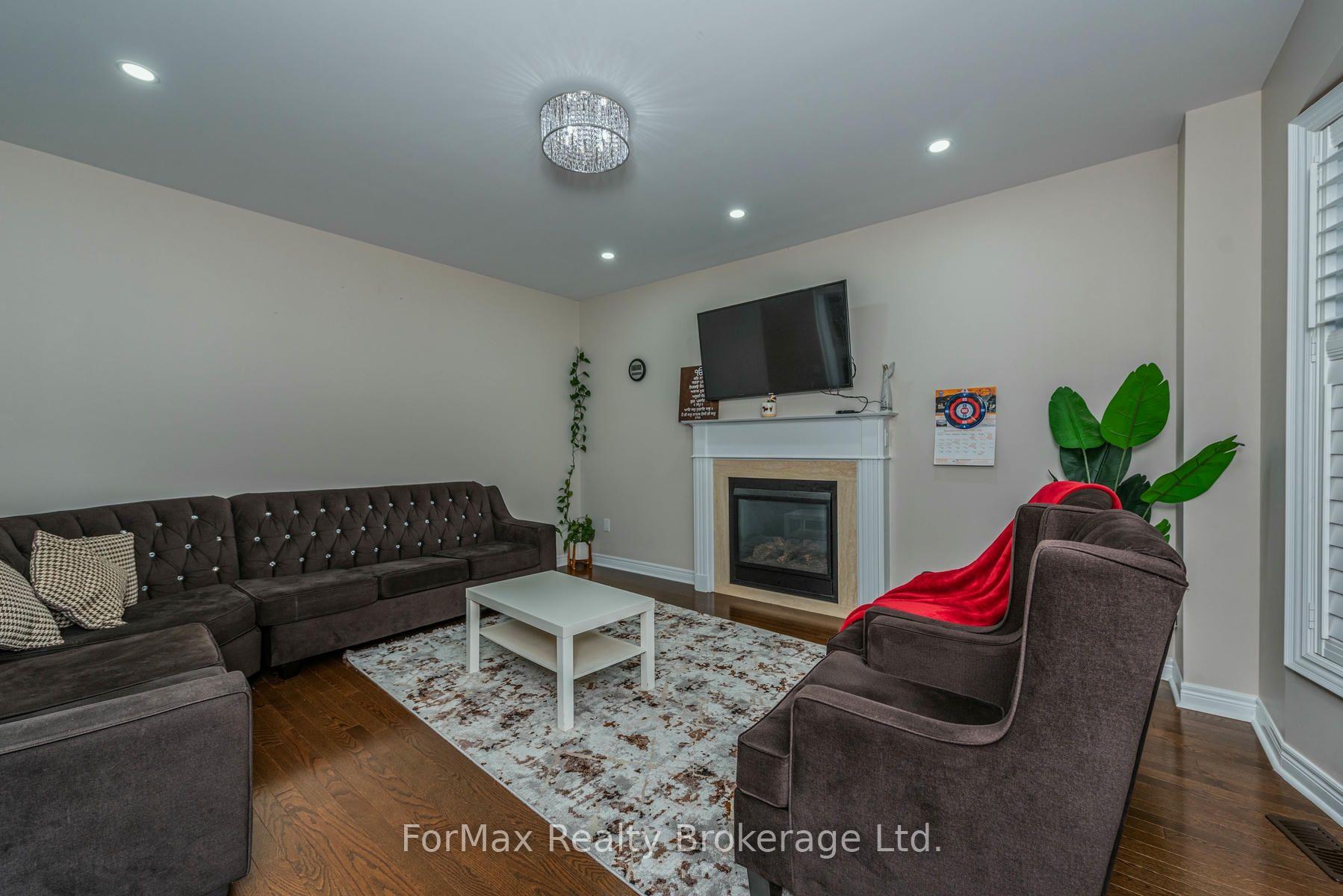 Photo 15 of 70 Zanetta Crescent, Brampton, Credit Valley — HOMEH