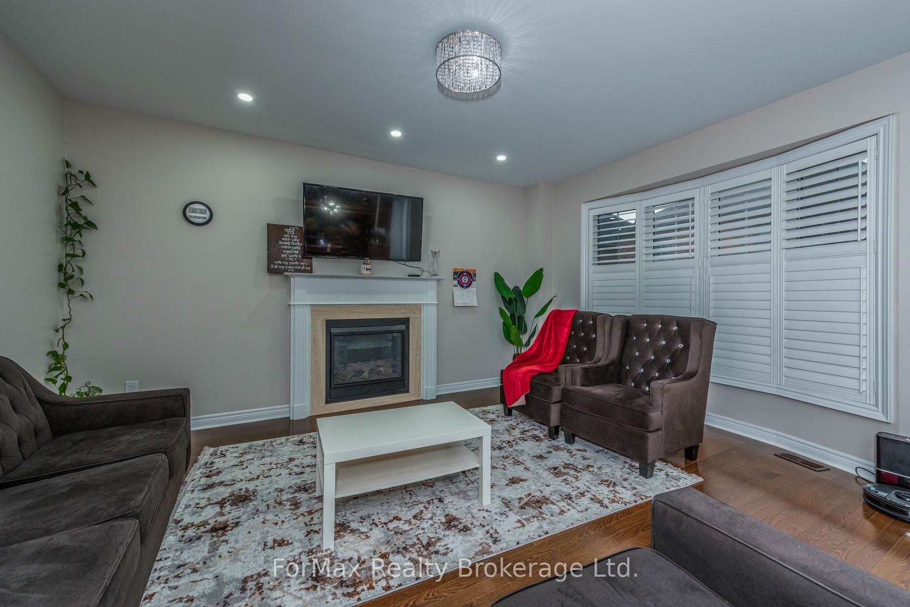 Photo 16 of 70 Zanetta Crescent, Brampton, Credit Valley — HOMEH