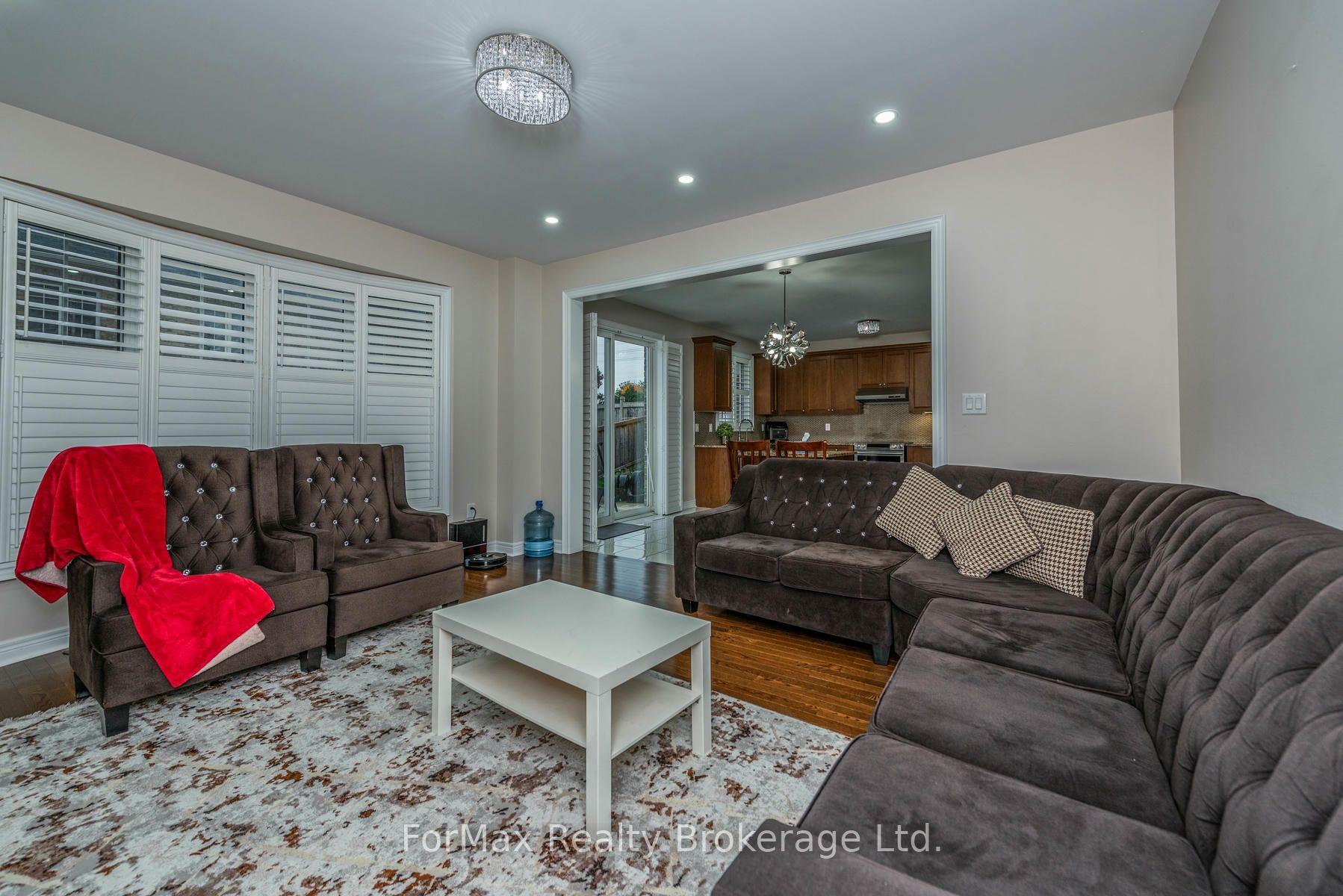 Photo 17 of 70 Zanetta Crescent, Brampton, Credit Valley — HOMEH