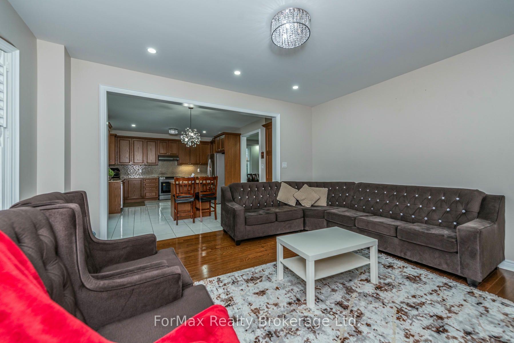 Photo 18 of 70 Zanetta Crescent, Brampton, Credit Valley — HOMEH