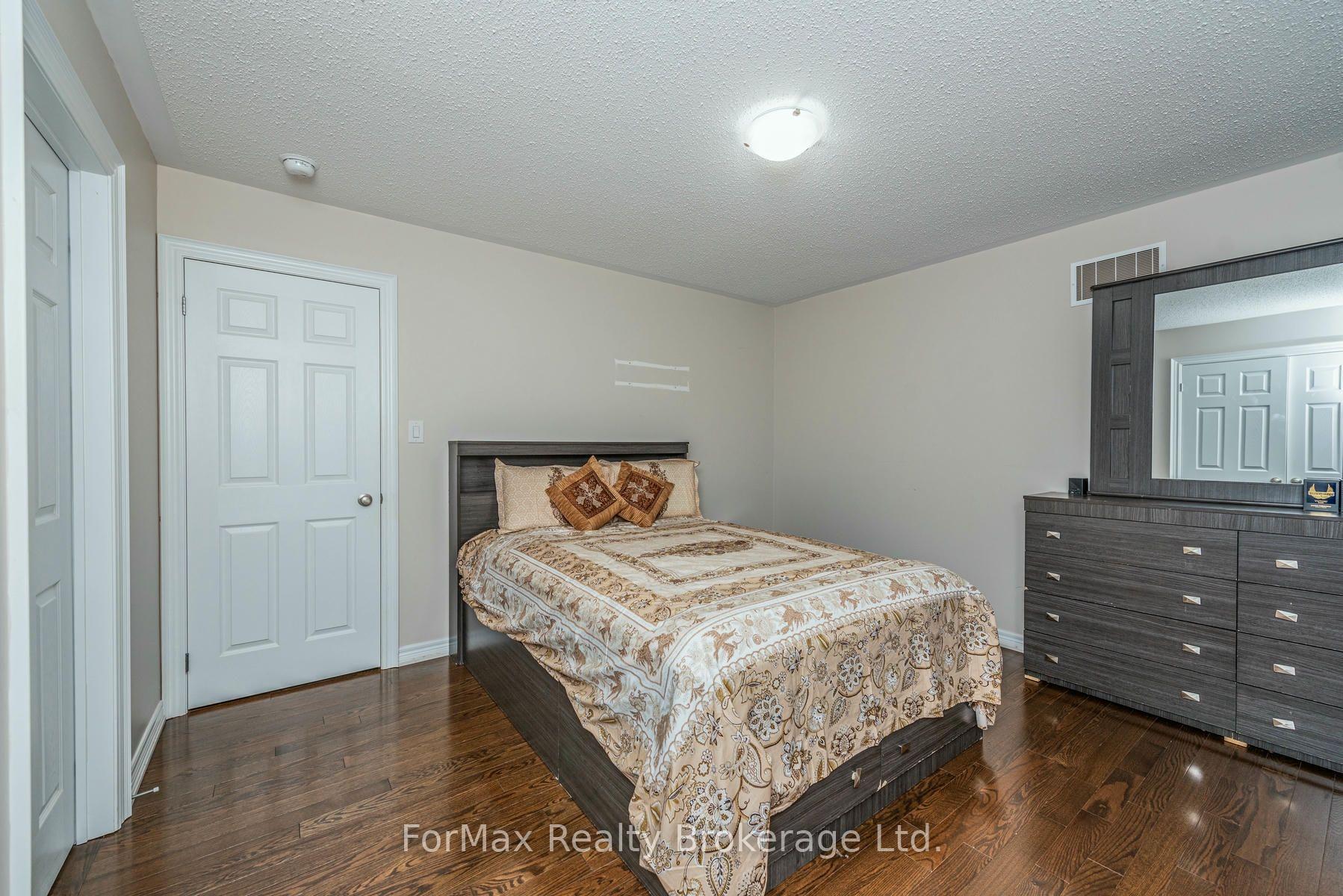 Photo 32 of 70 Zanetta Crescent, Brampton, Credit Valley — HOMEH