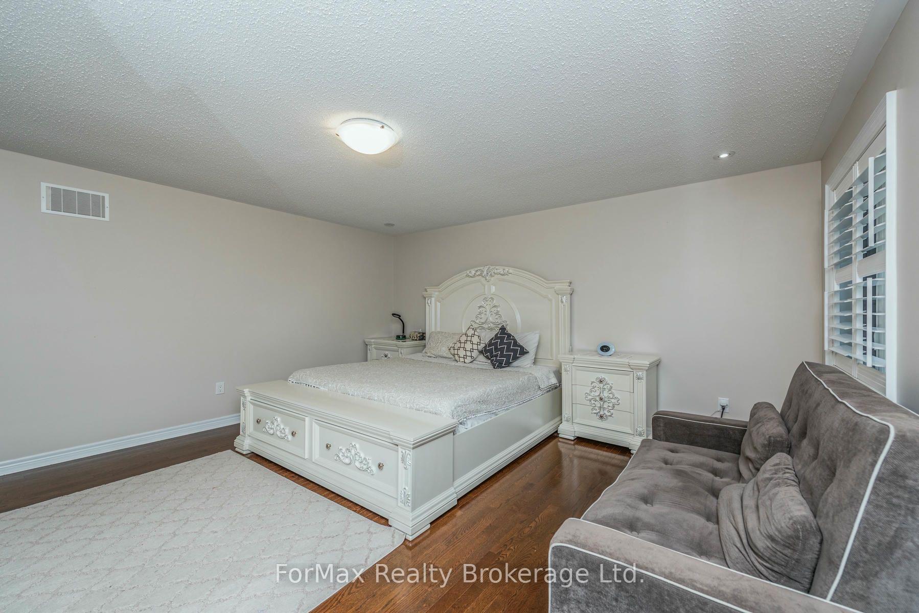 Photo 35 of 70 Zanetta Crescent, Brampton, Credit Valley — HOMEH