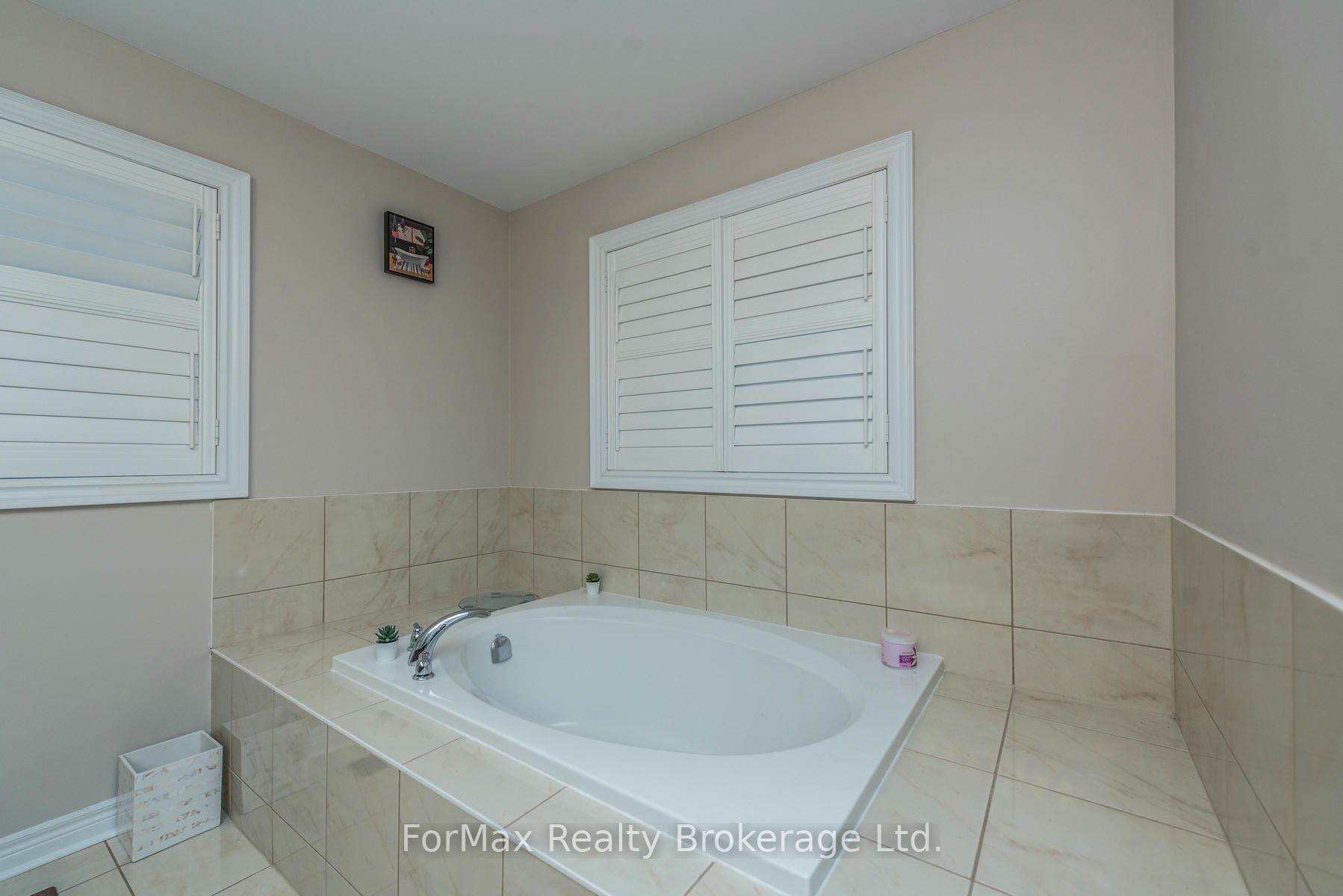 Photo 39 of 70 Zanetta Crescent, Brampton, Credit Valley — HOMEH