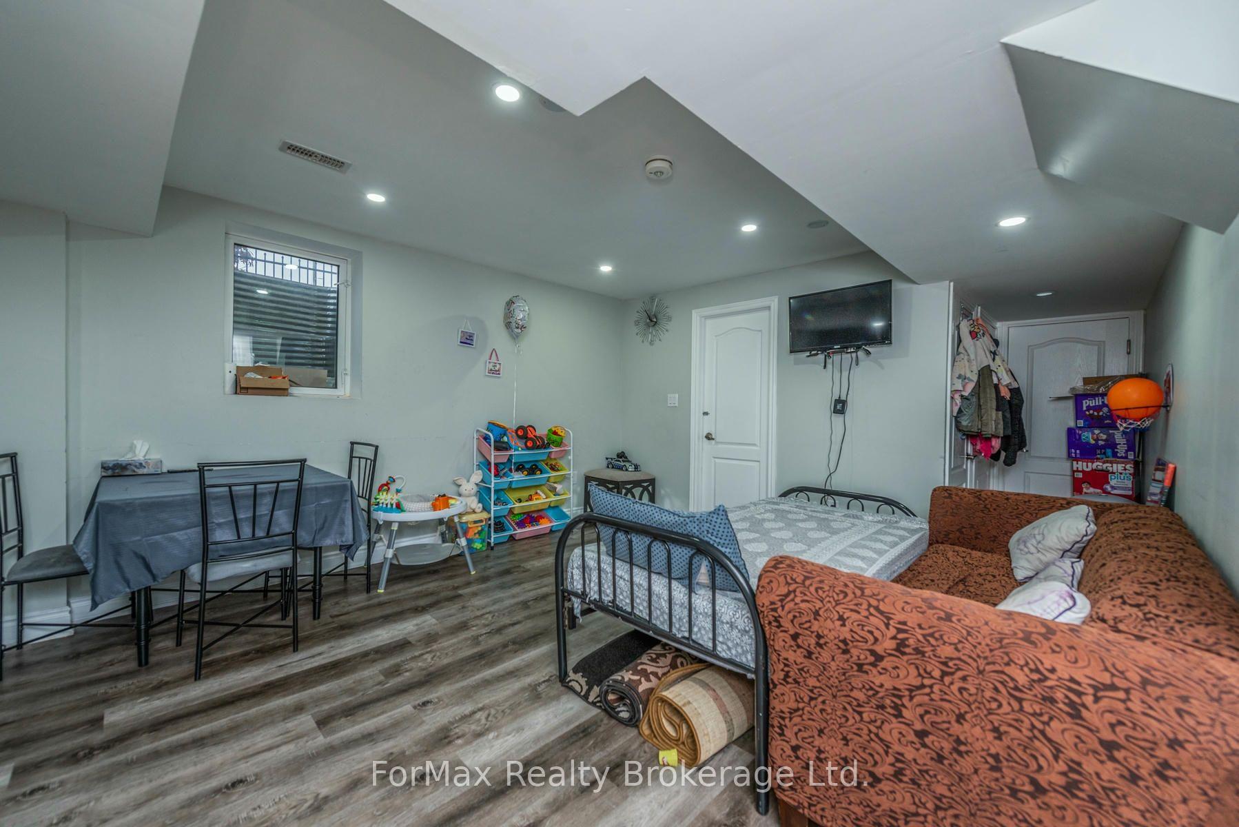 Photo 44 of 70 Zanetta Crescent, Brampton, Credit Valley — HOMEH