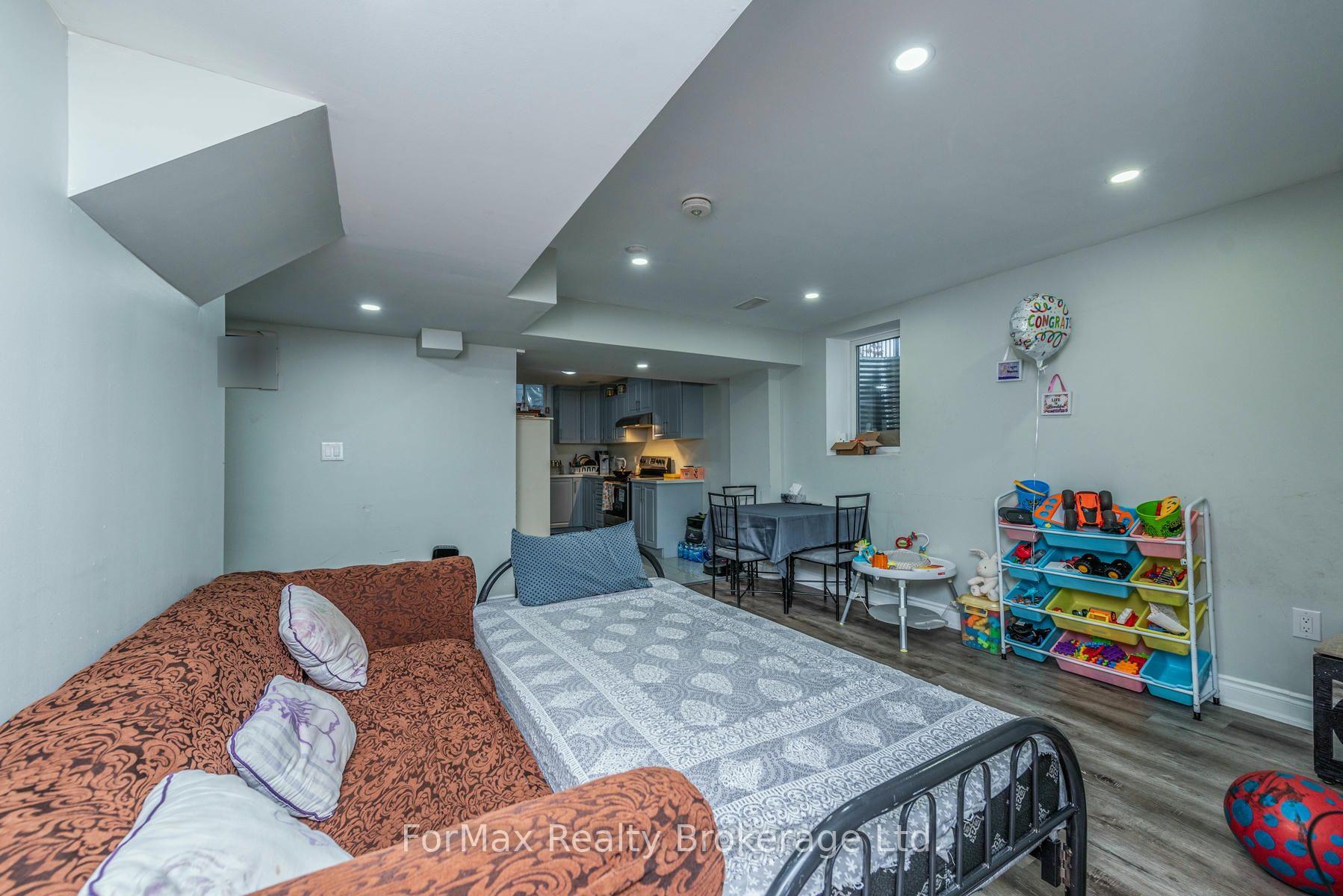 Photo 45 of 70 Zanetta Crescent, Brampton, Credit Valley — HOMEH